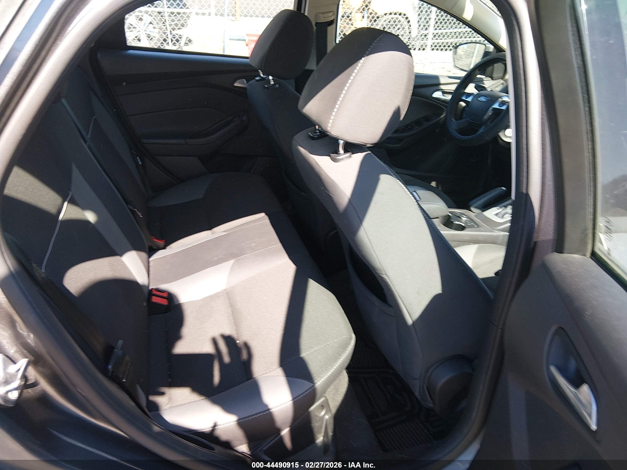 FORD FOCUS image 8
