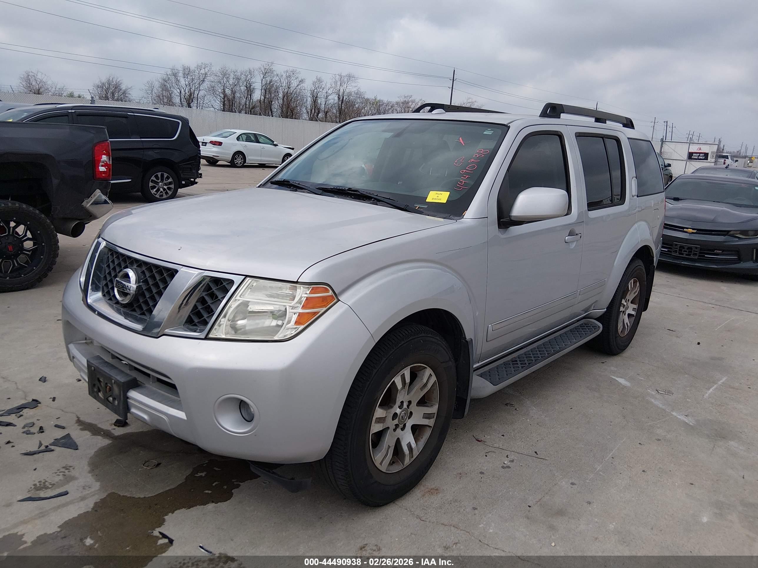 NISSAN PATHFINDER image 2