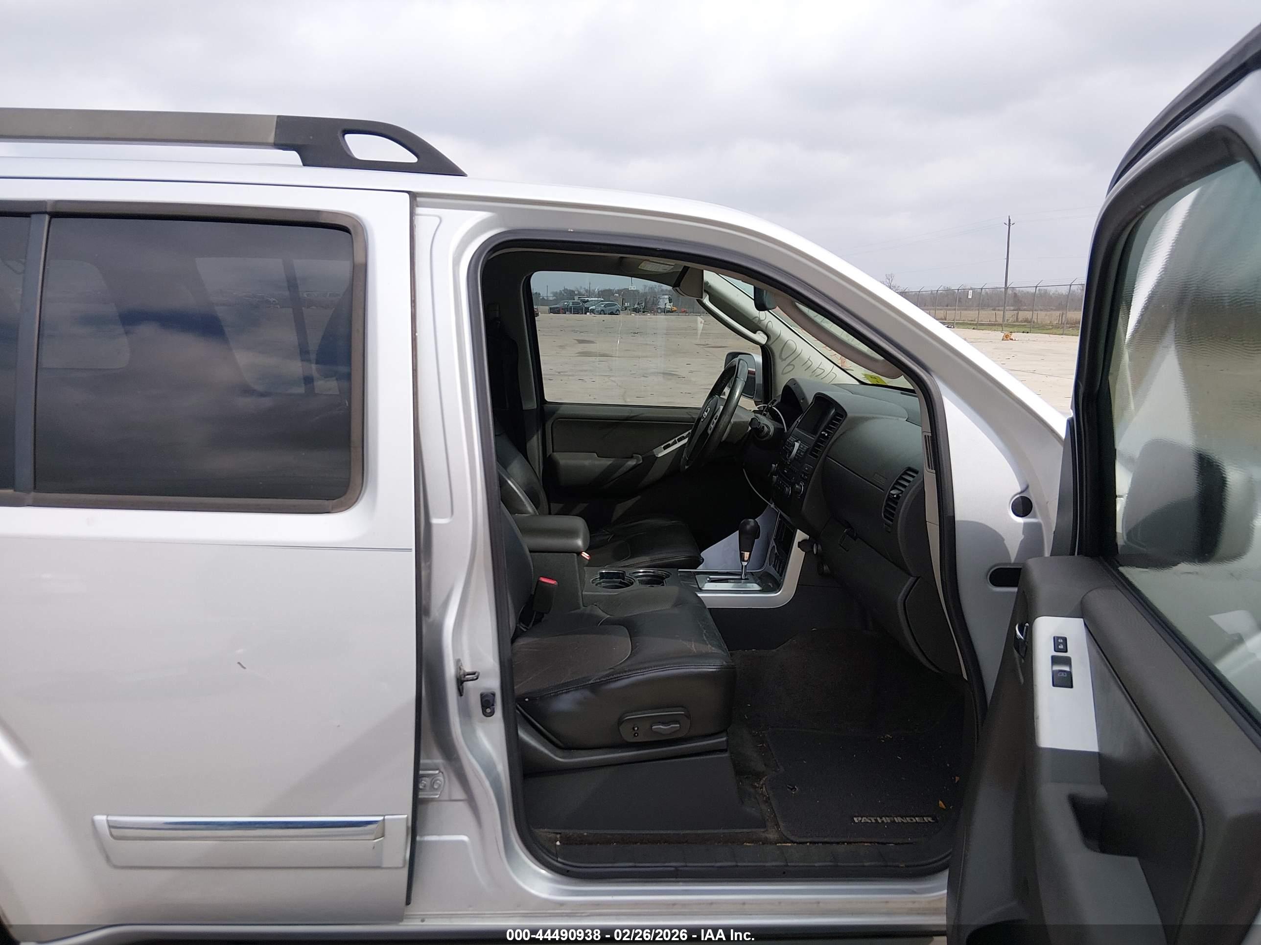 NISSAN PATHFINDER image 5