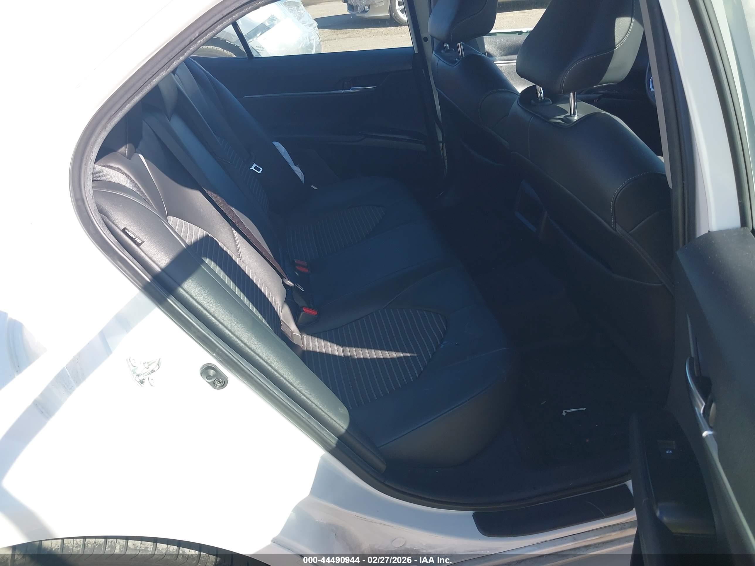 TOYOTA CAMRY image 8