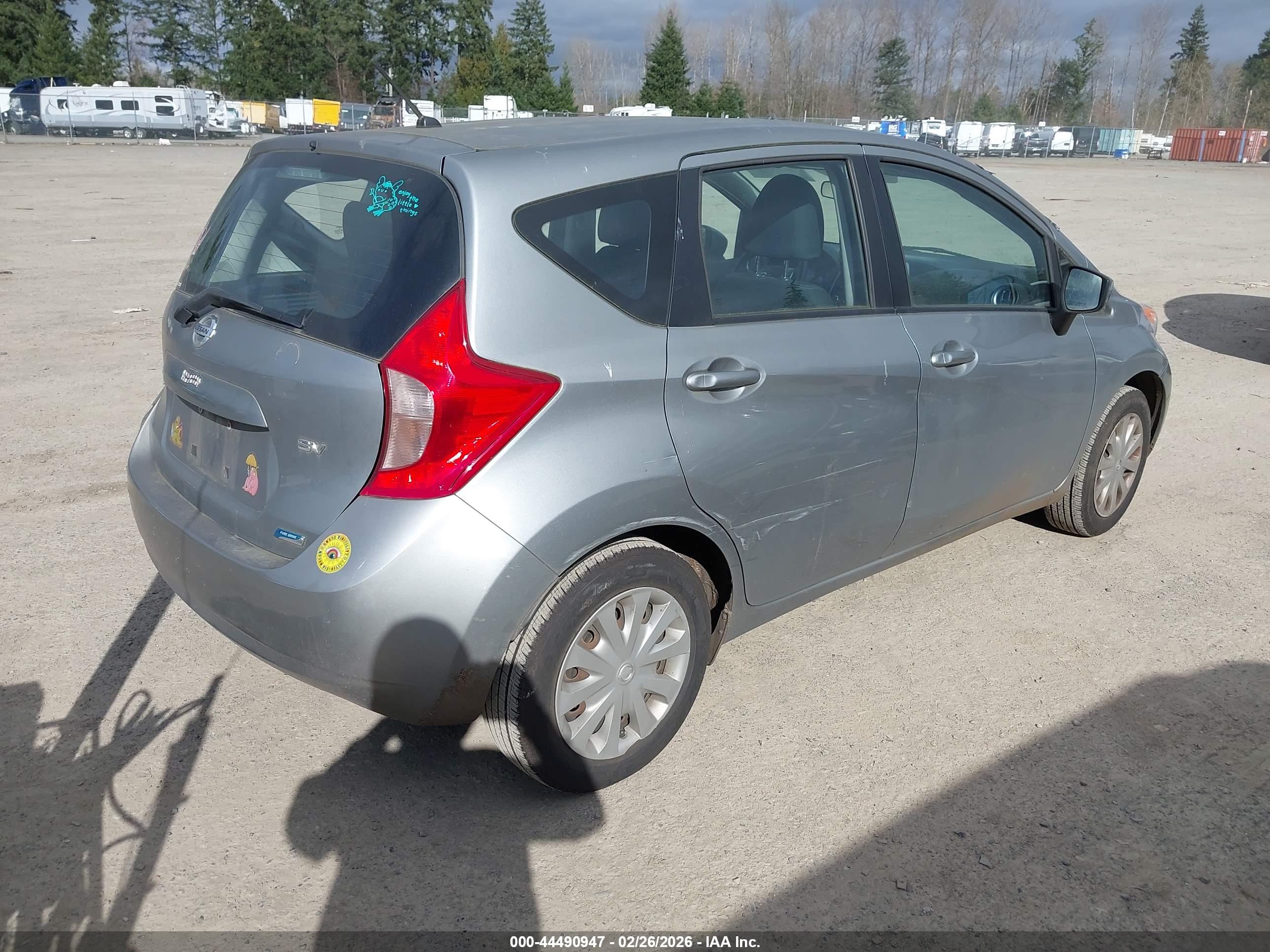 NISSAN VERSA image 4