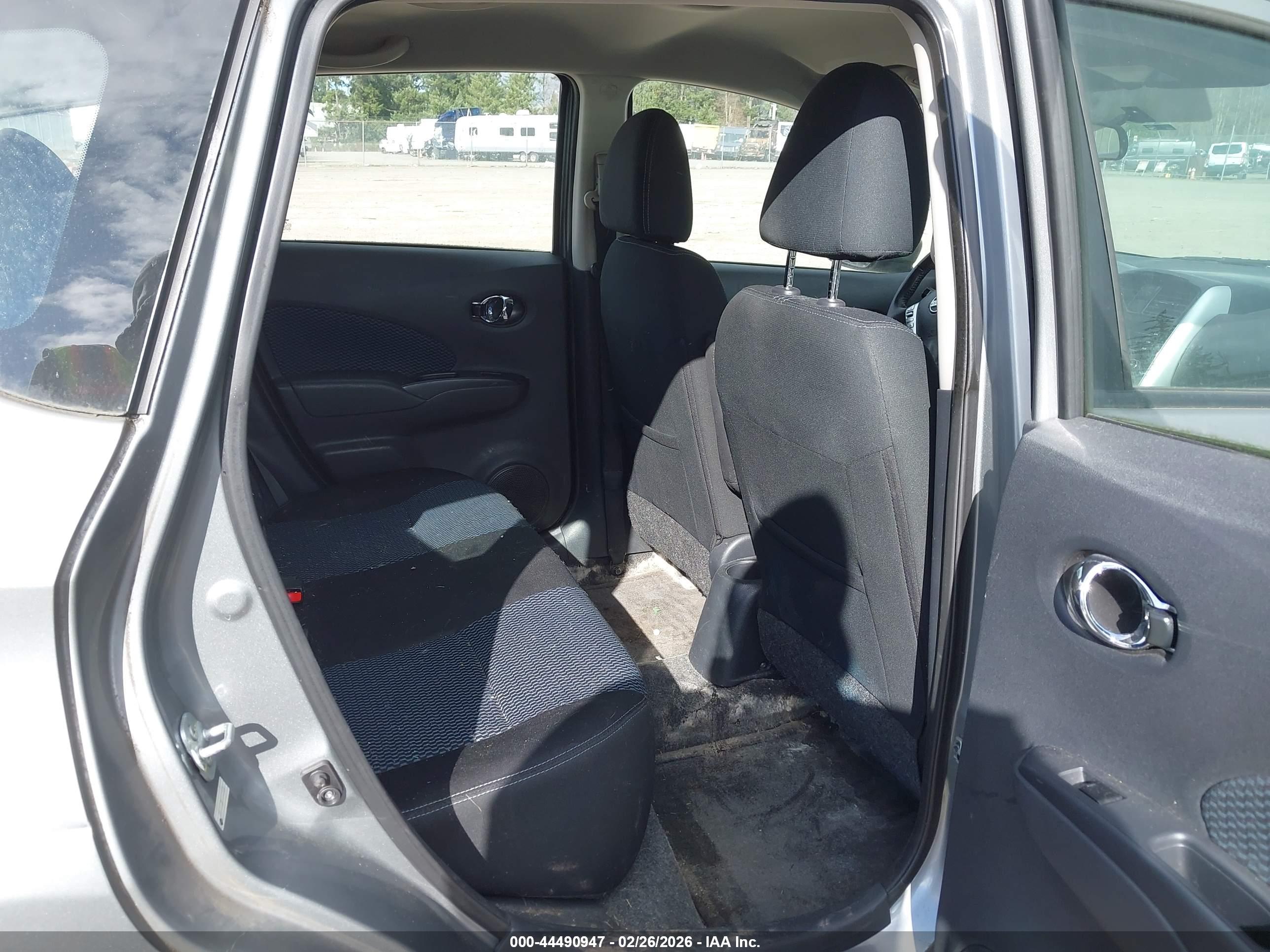 NISSAN VERSA image 8