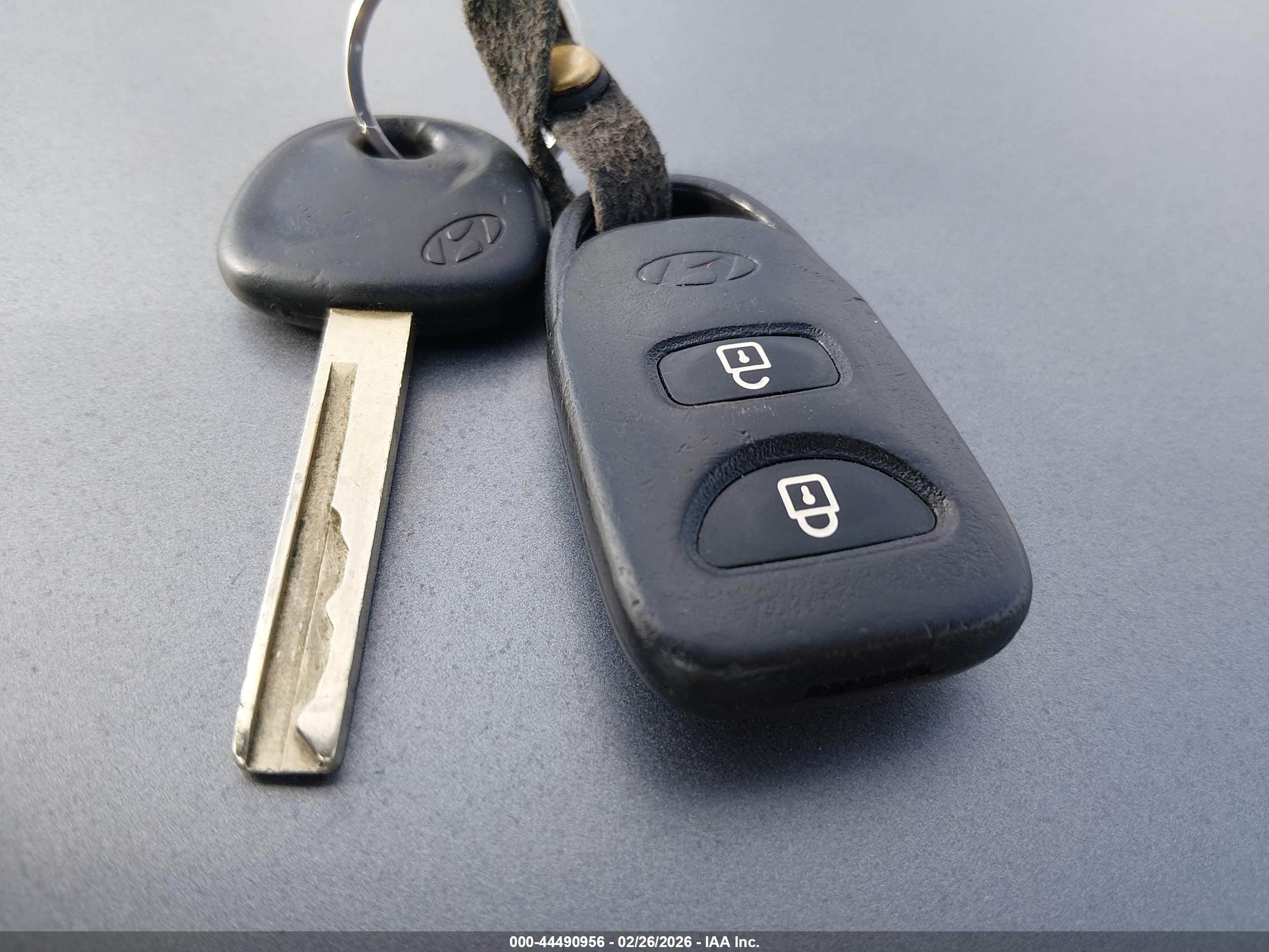 HYUNDAI ACCENT image 11