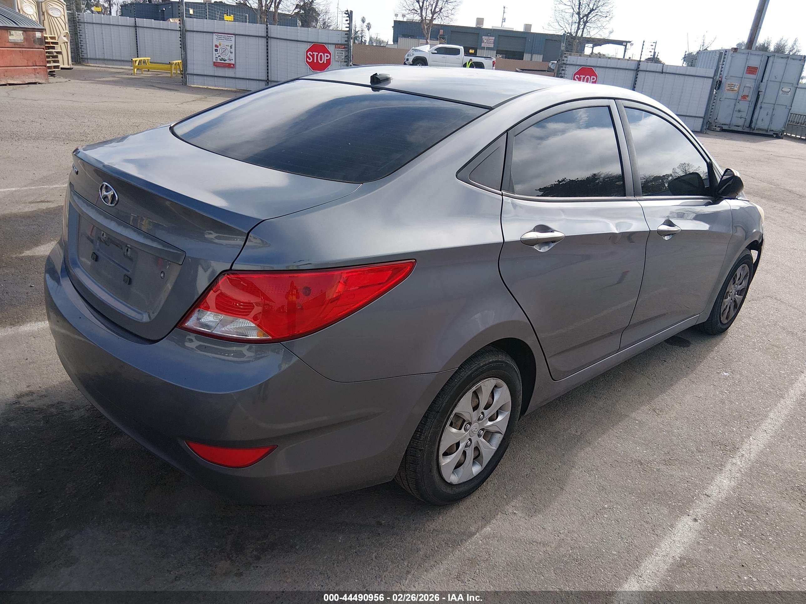HYUNDAI ACCENT image 4
