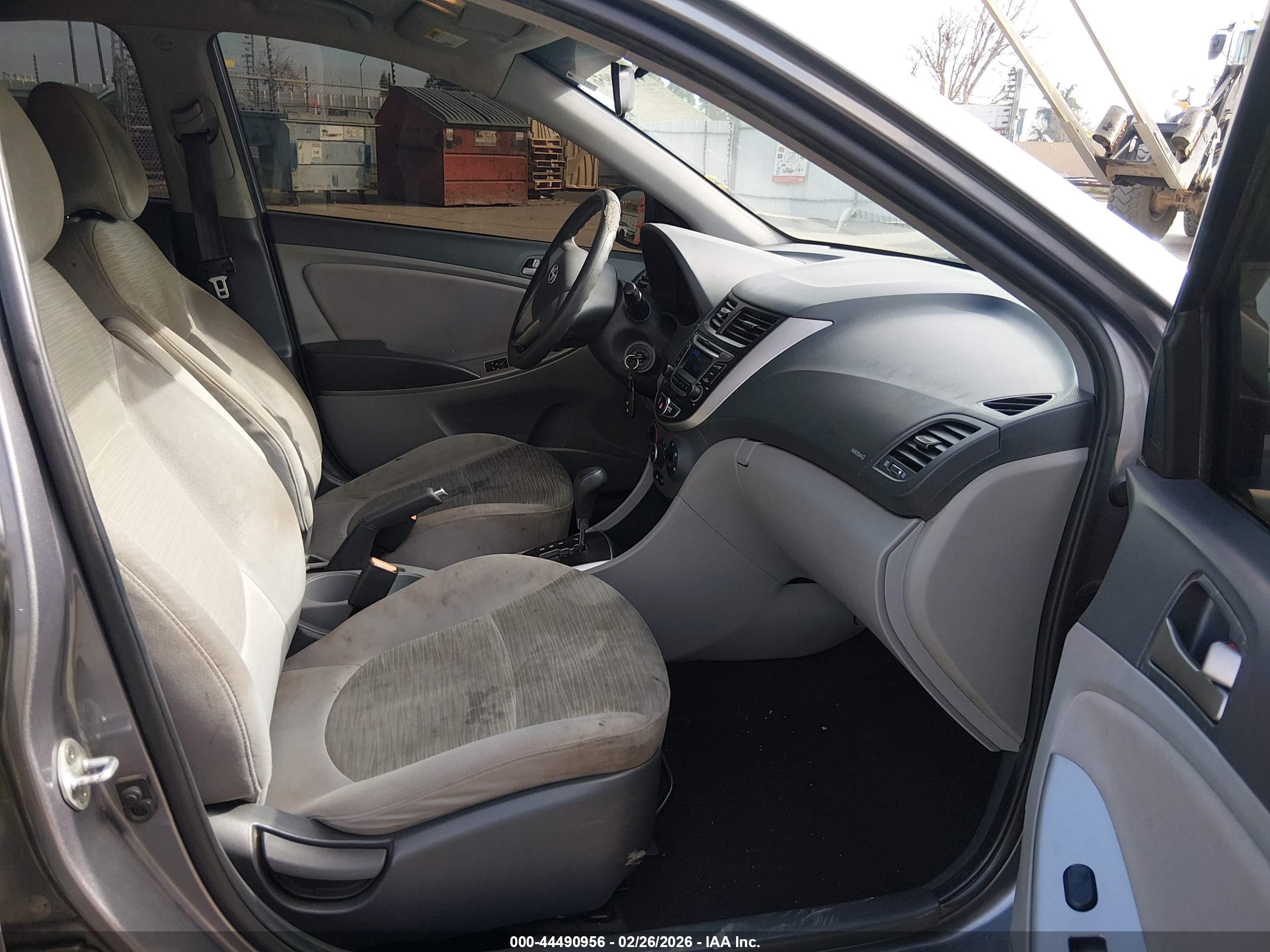 HYUNDAI ACCENT image 5