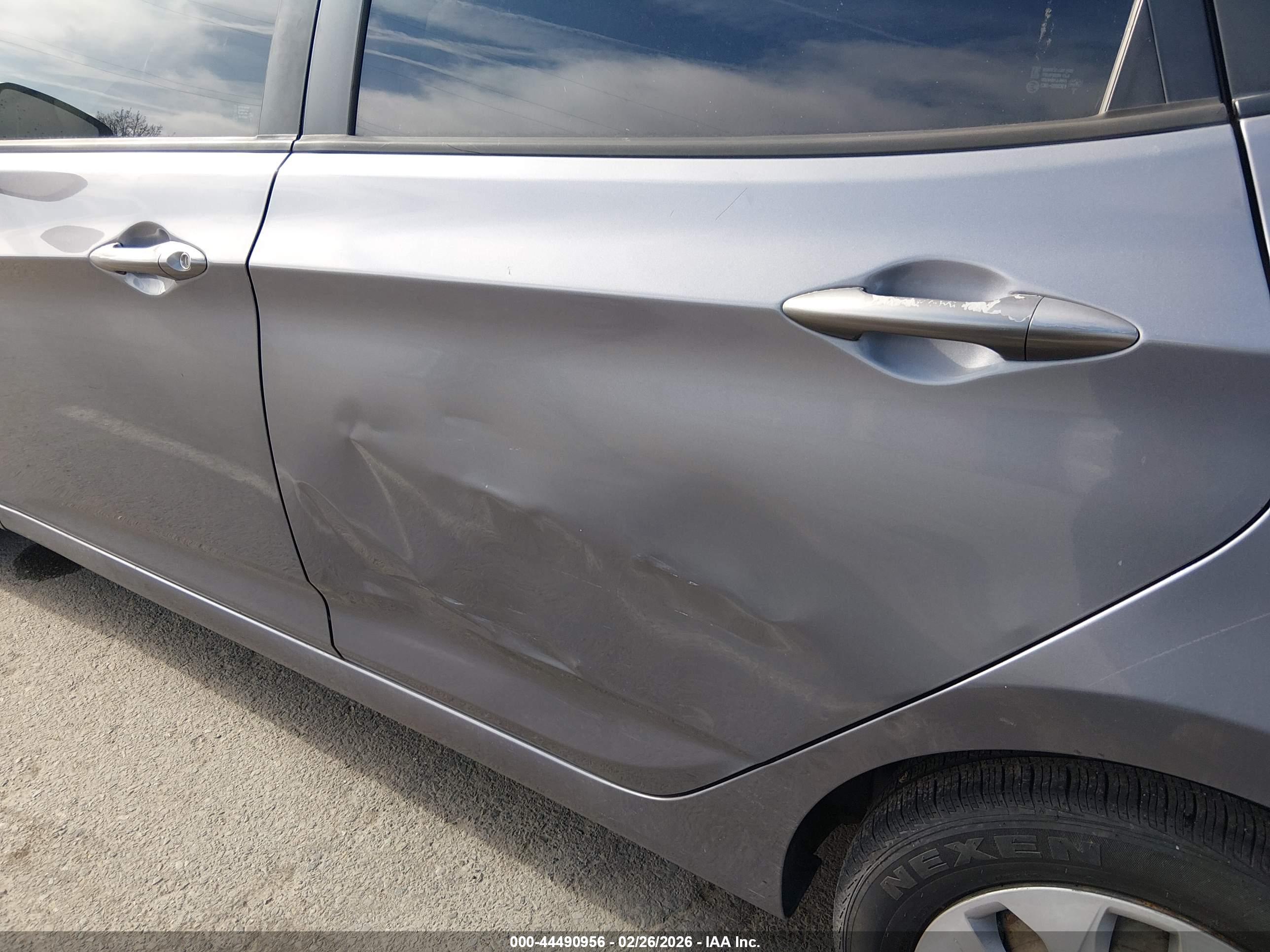 HYUNDAI ACCENT image 6