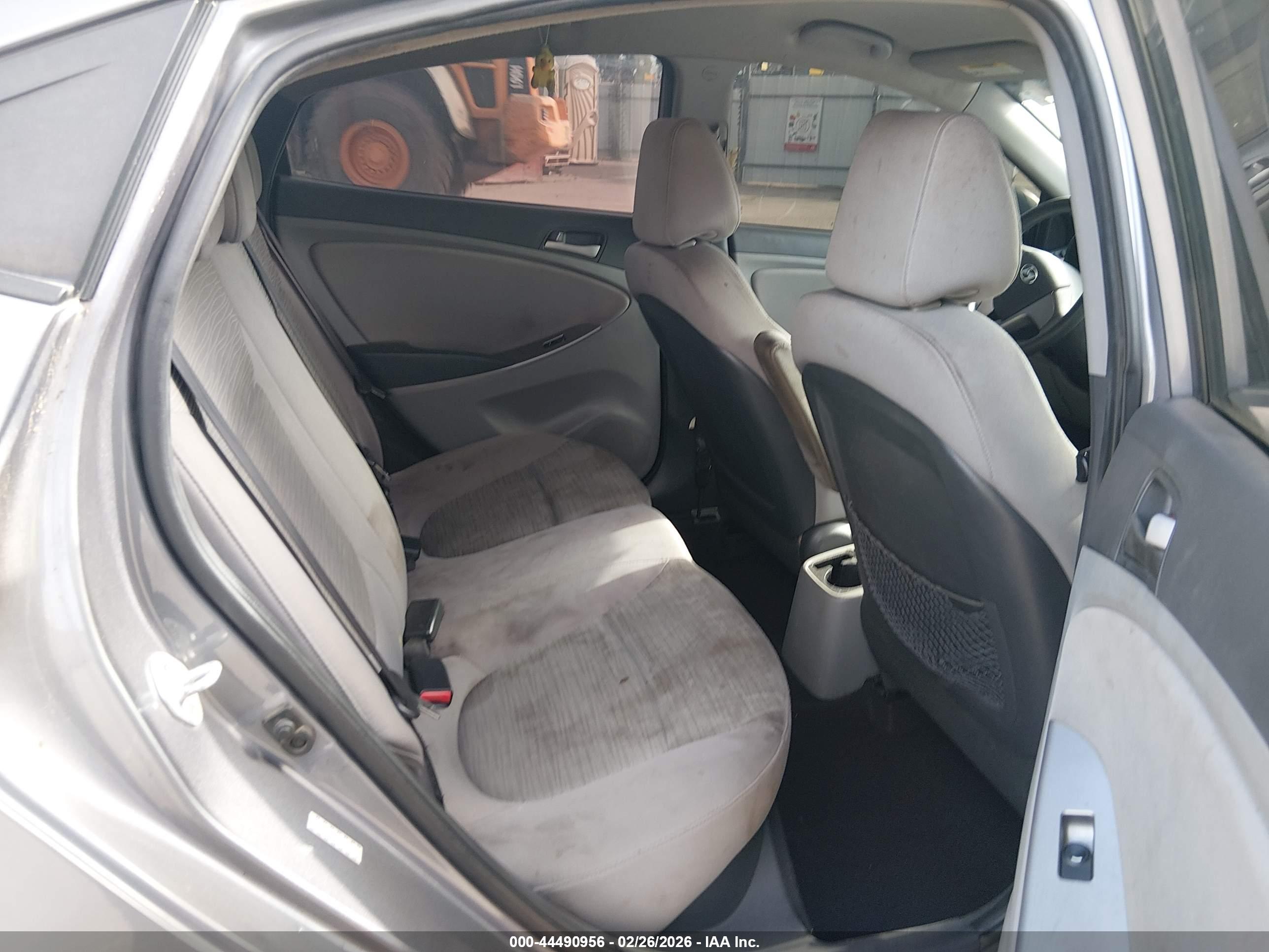 HYUNDAI ACCENT image 8
