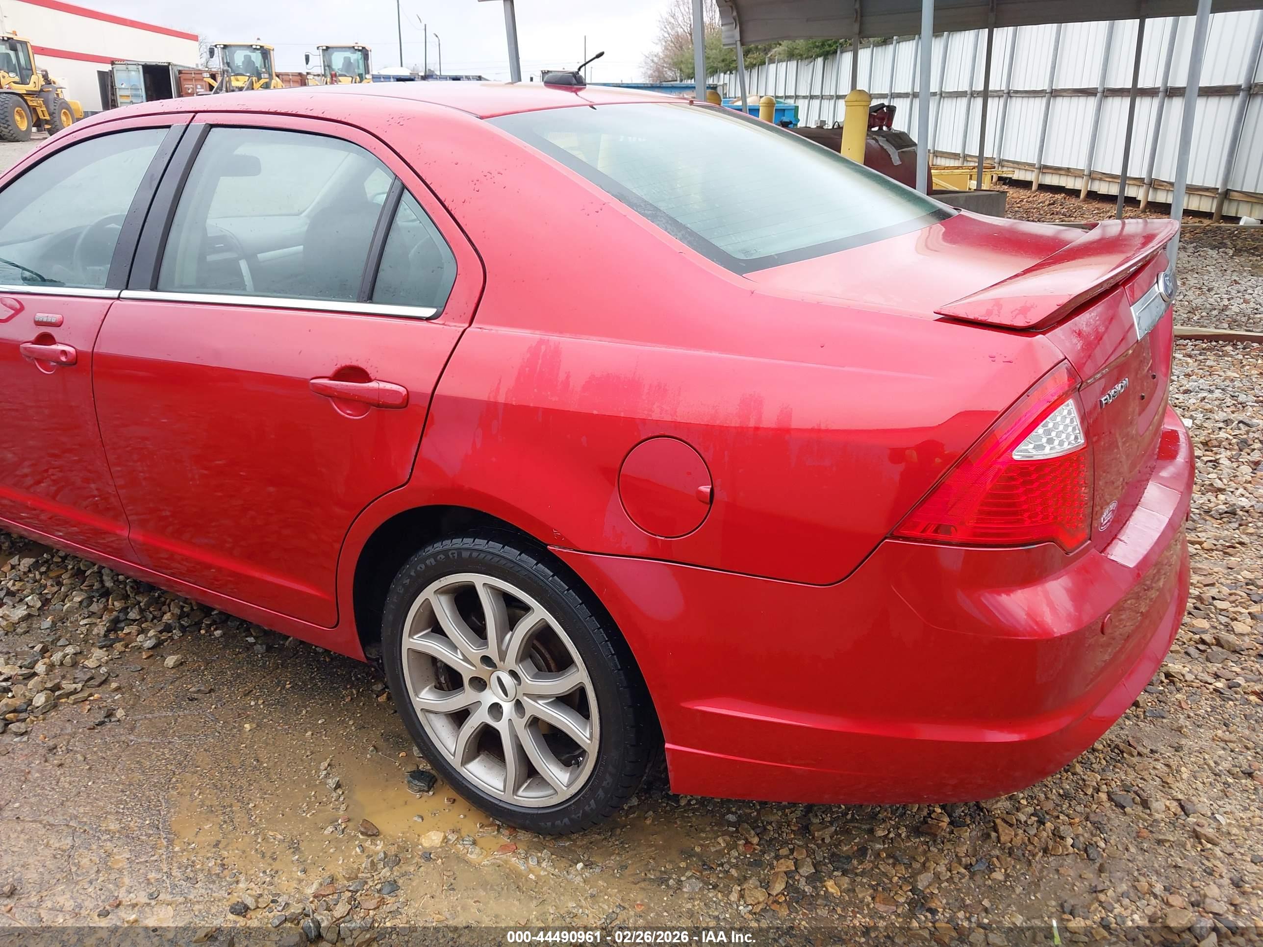 FORD FUSION image 6
