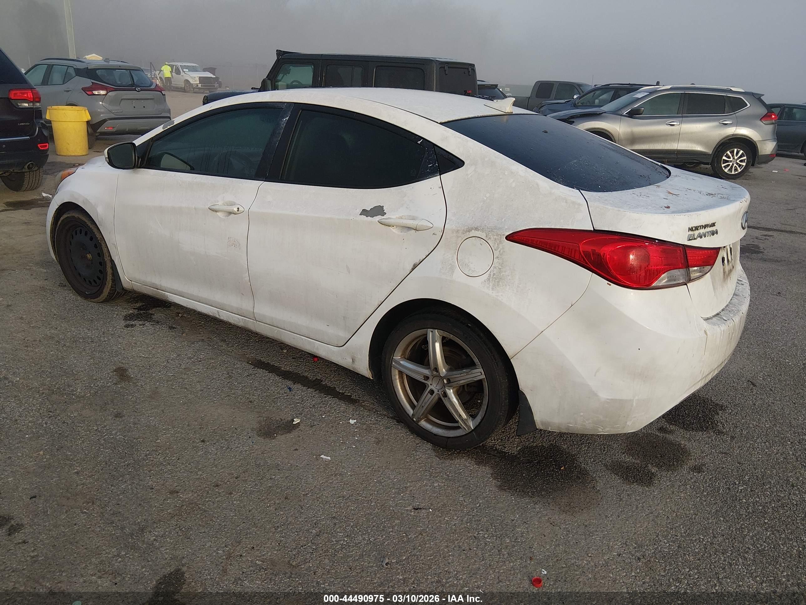 HYUNDAI ELANTRA image 3