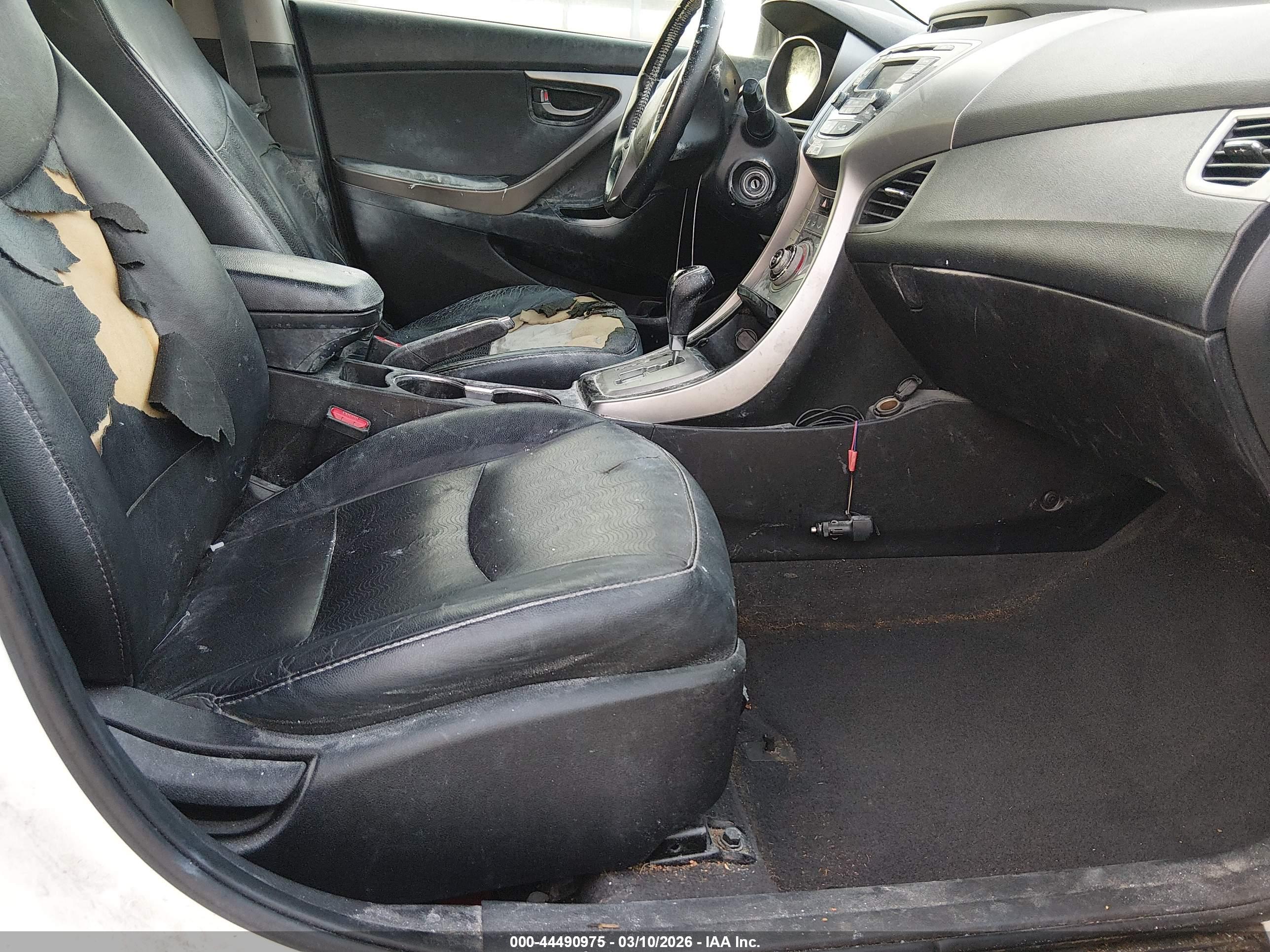 HYUNDAI ELANTRA image 5