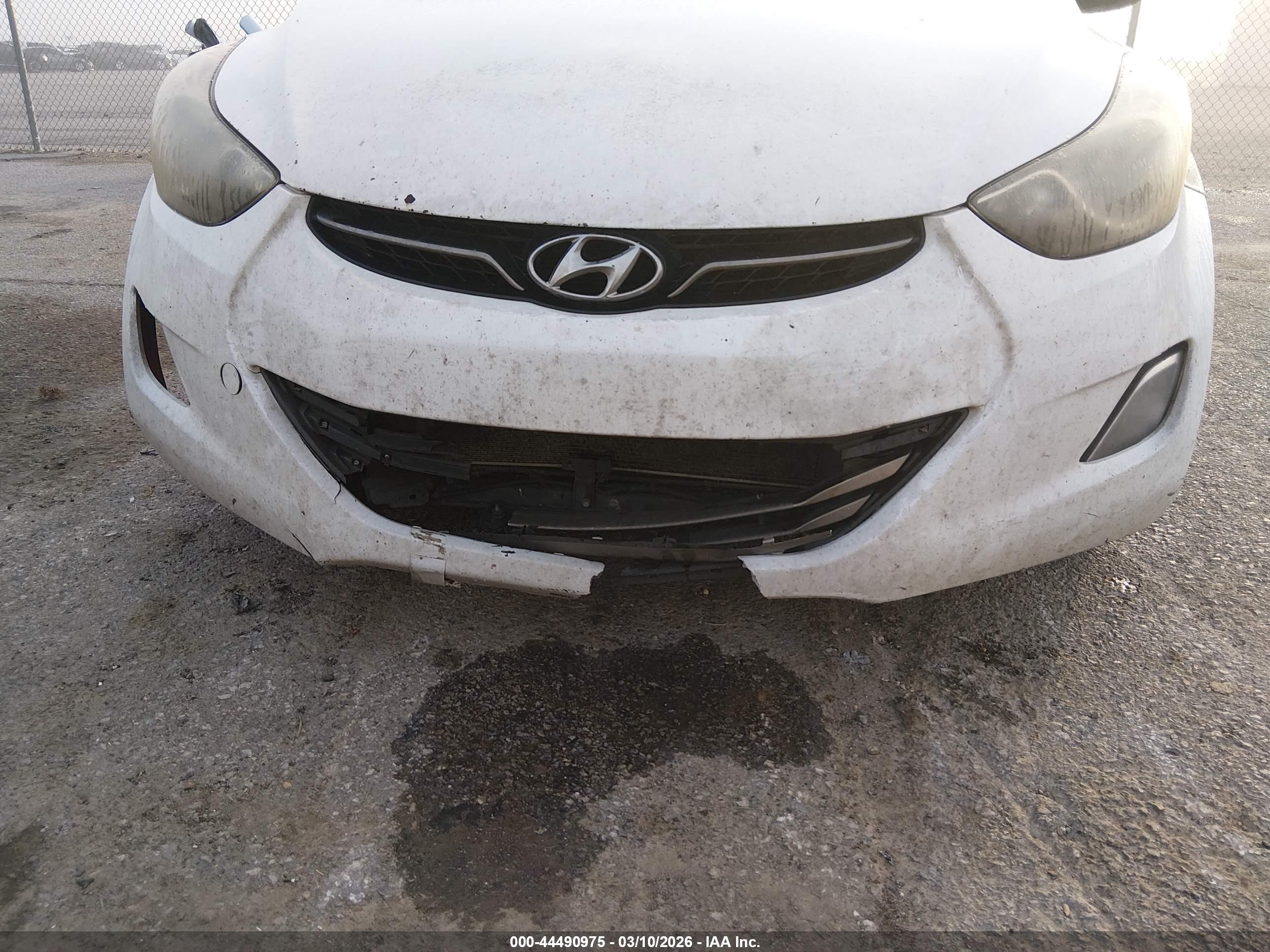 HYUNDAI ELANTRA image 6