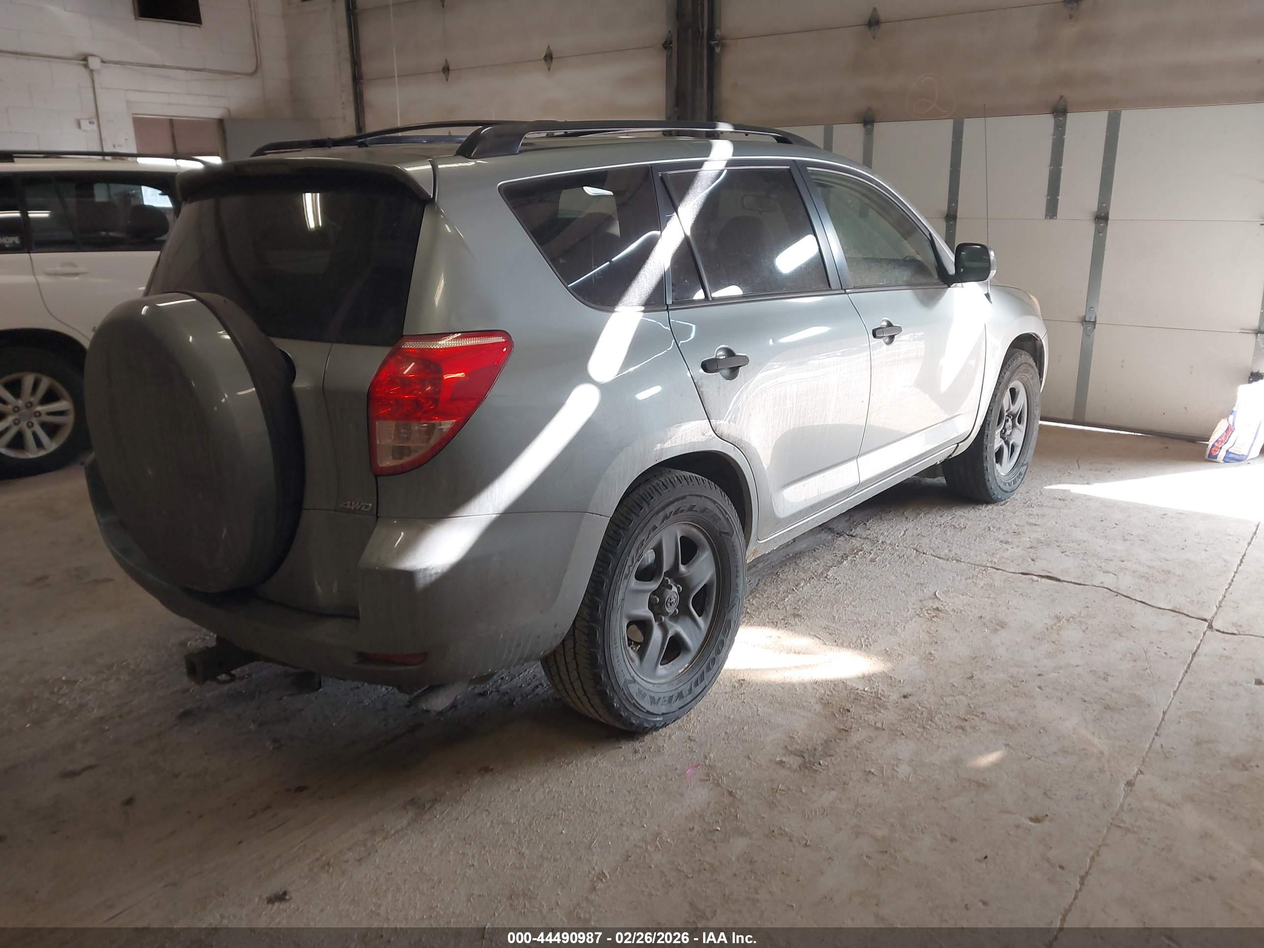 TOYOTA RAV4 image 4