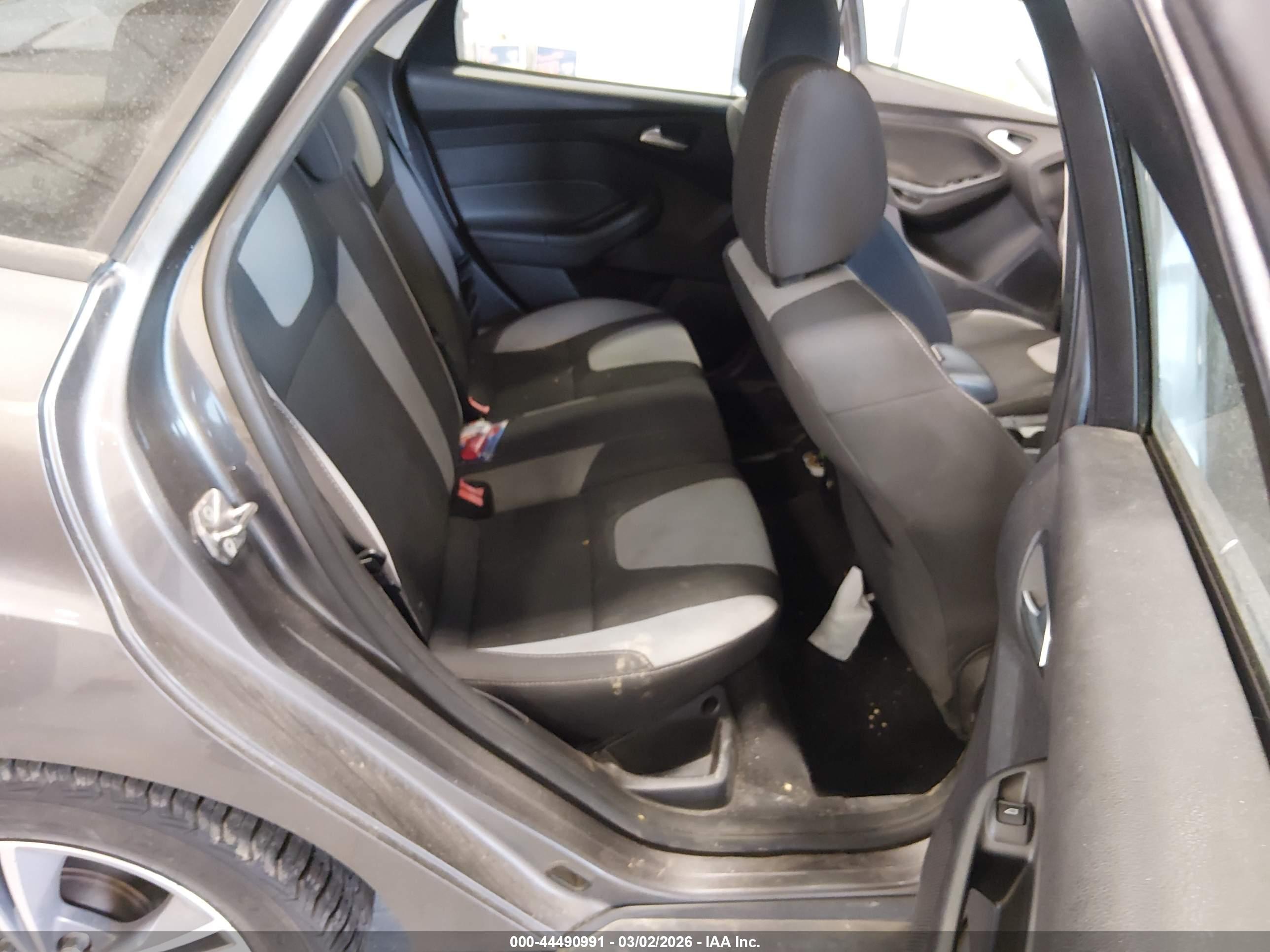 FORD FOCUS image 8