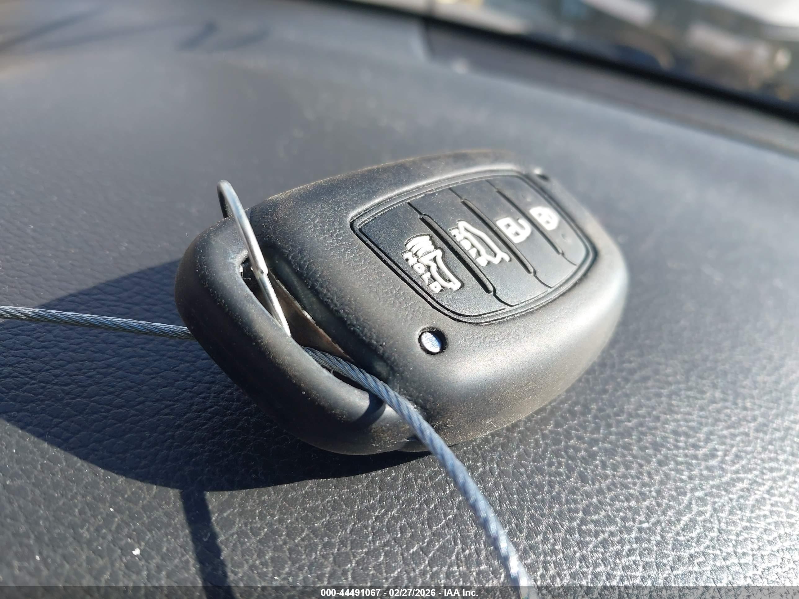 HYUNDAI TUCSON image 11