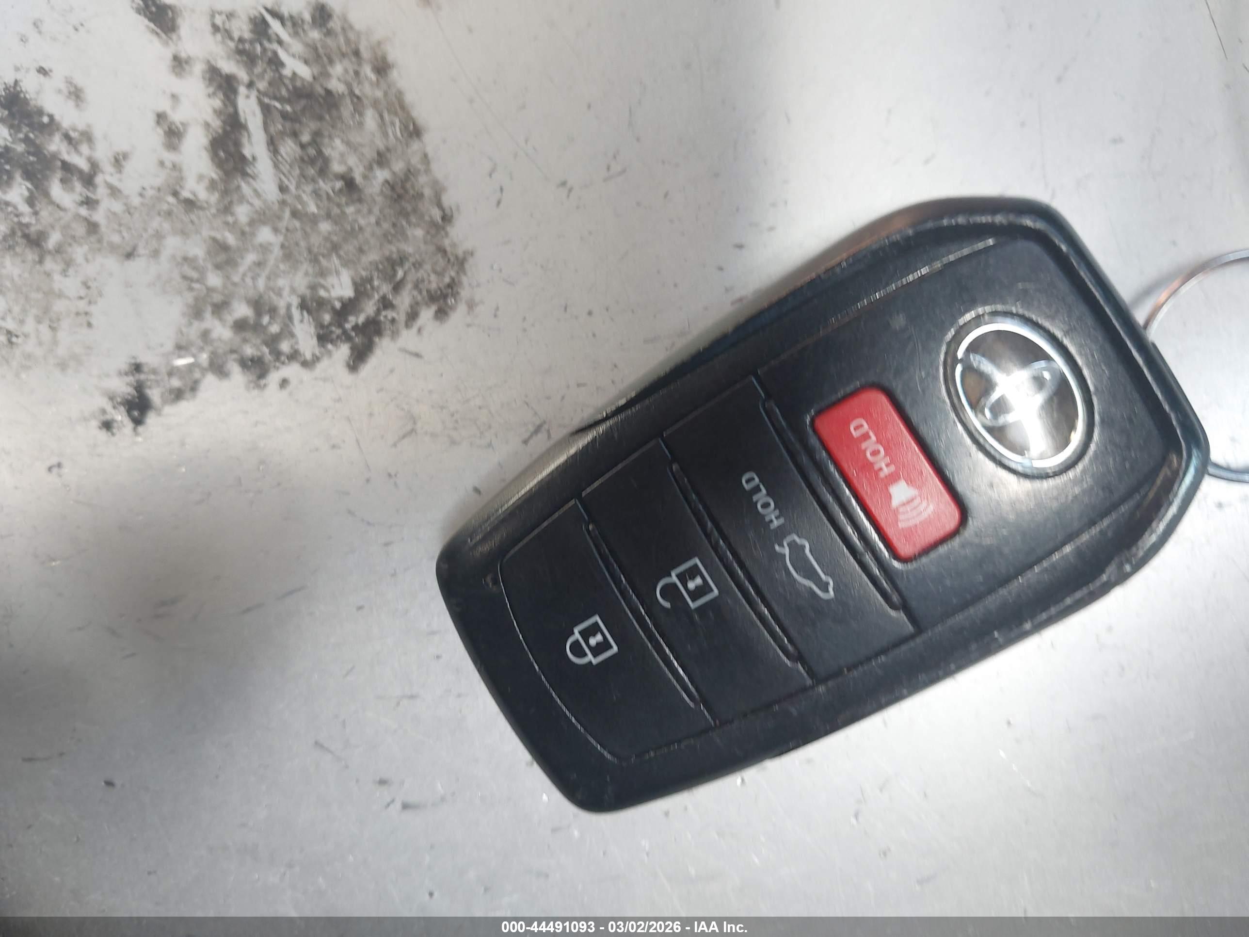 TOYOTA CAMRY image 11