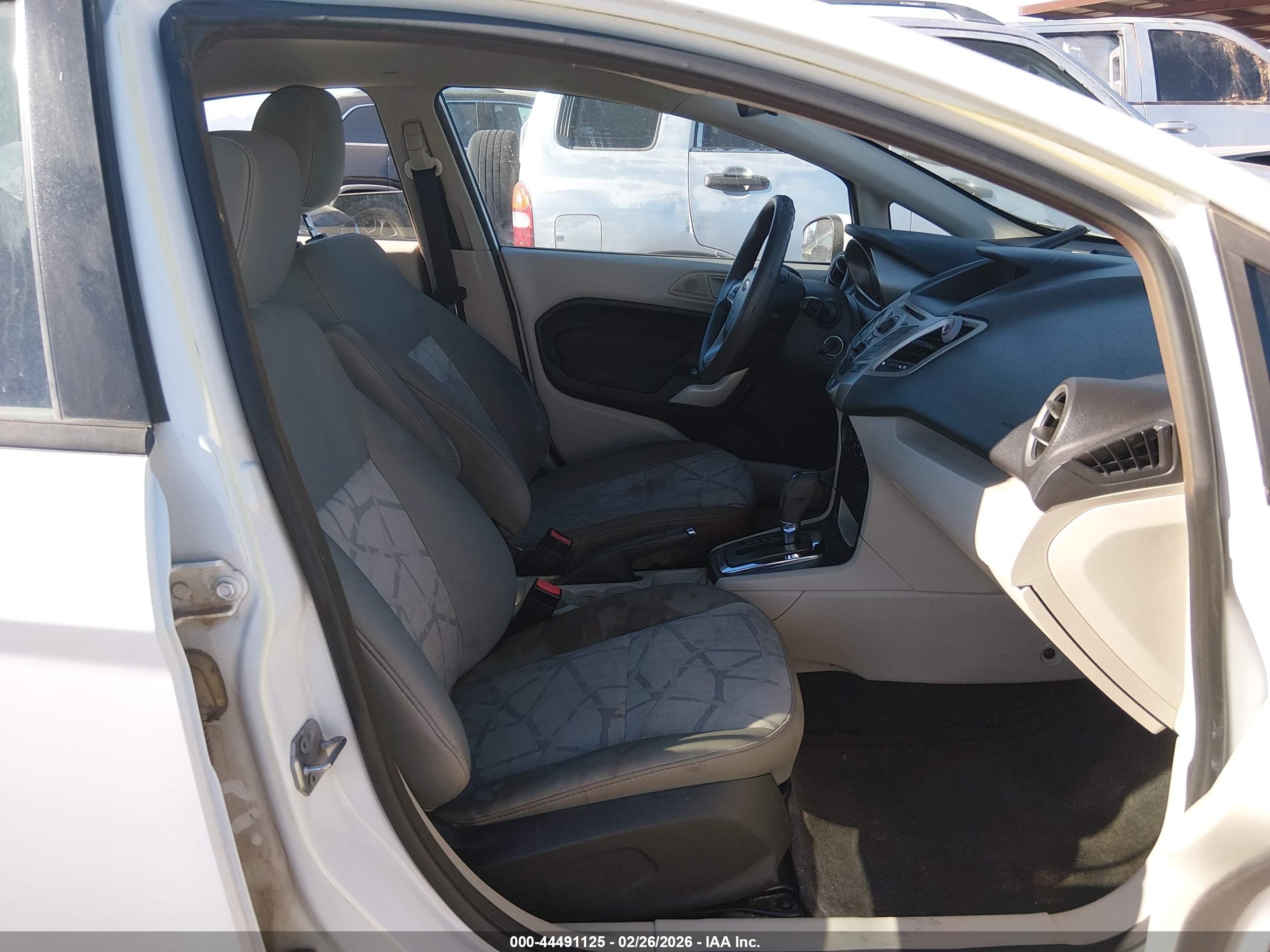 FORD FIESTA image 5