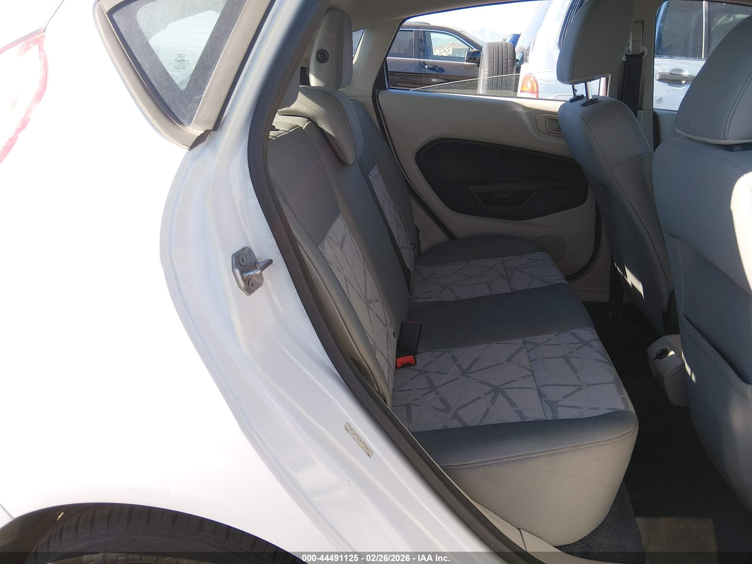 FORD FIESTA image 8
