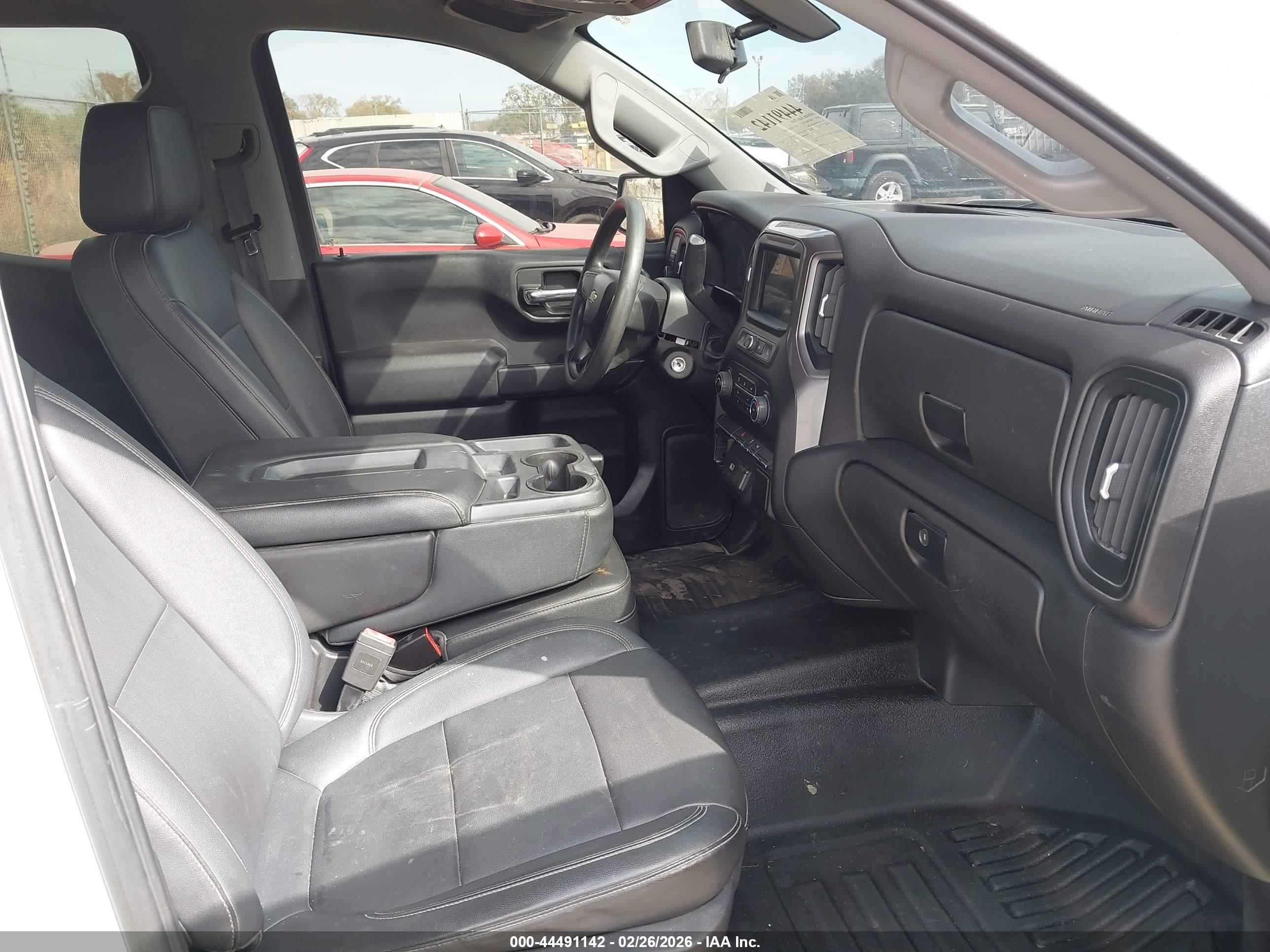 CHEVROLET SILVERADO image 5