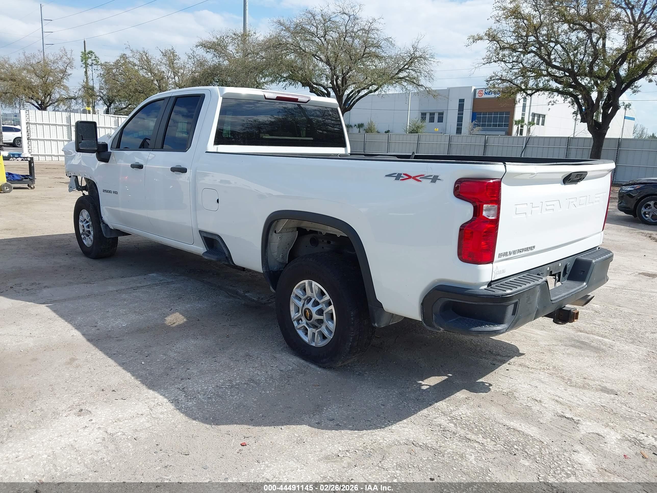 CHEVROLET SILVERADO image 3