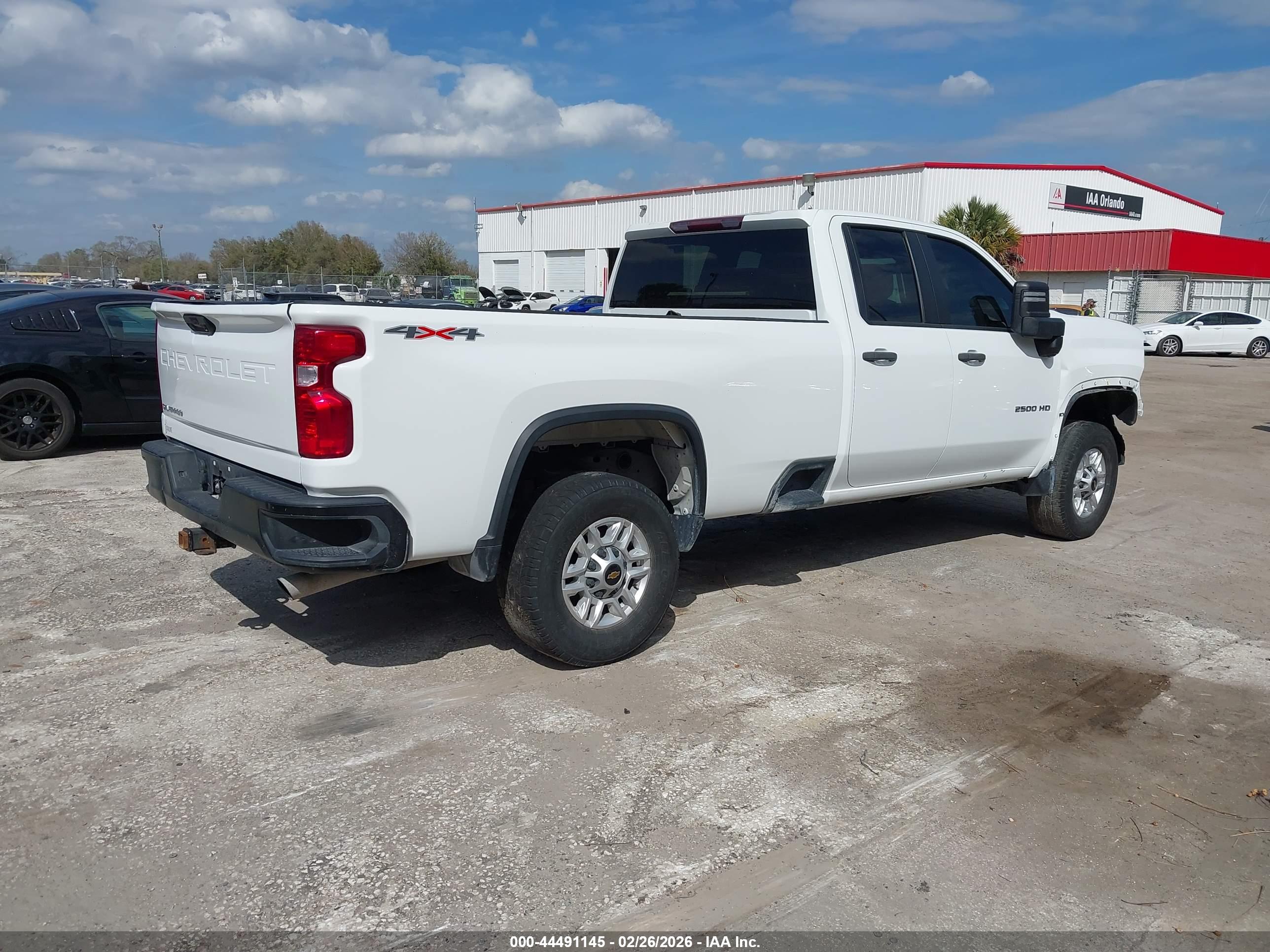 CHEVROLET SILVERADO image 4