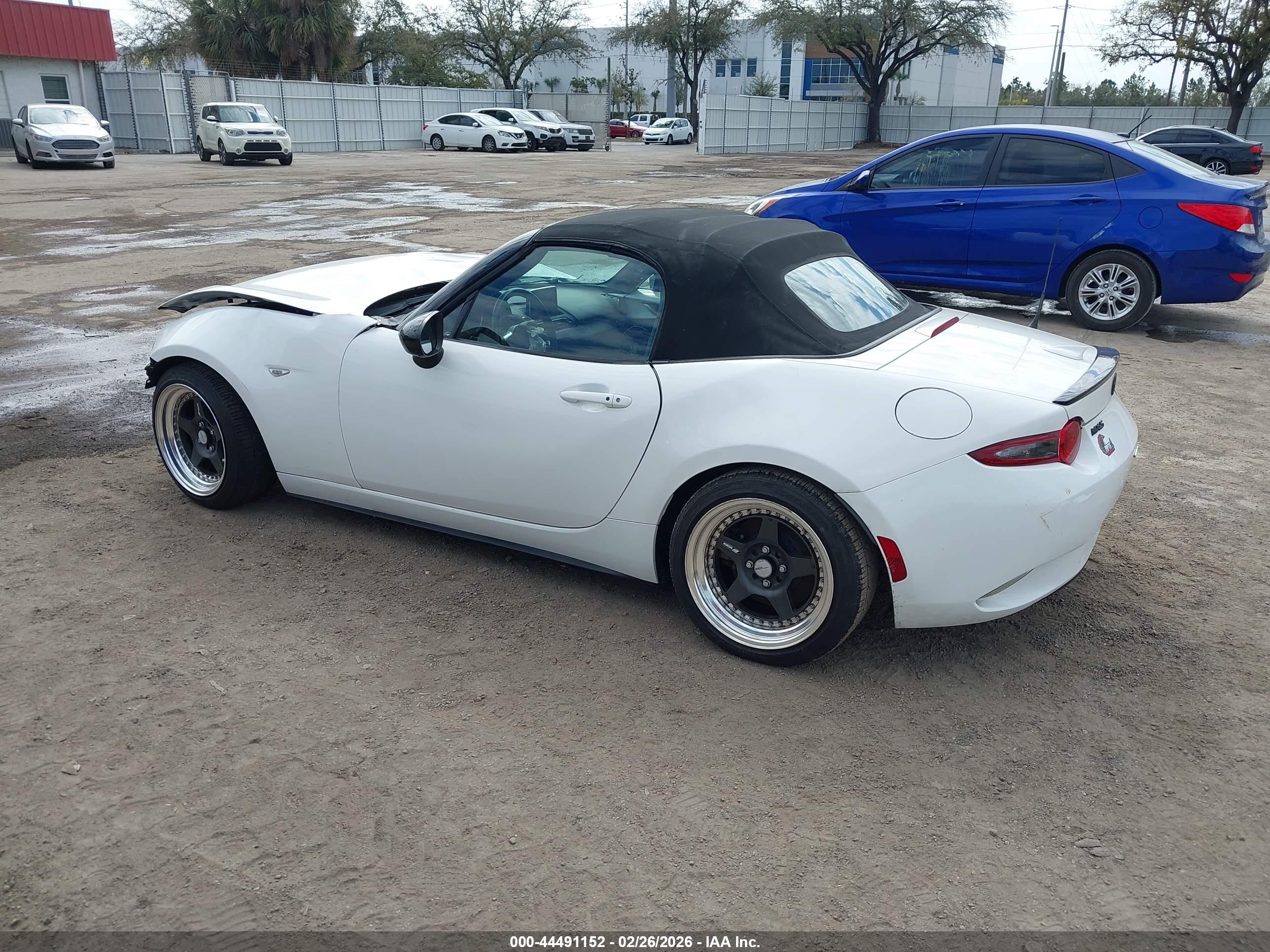 MAZDA MX-5 image 3