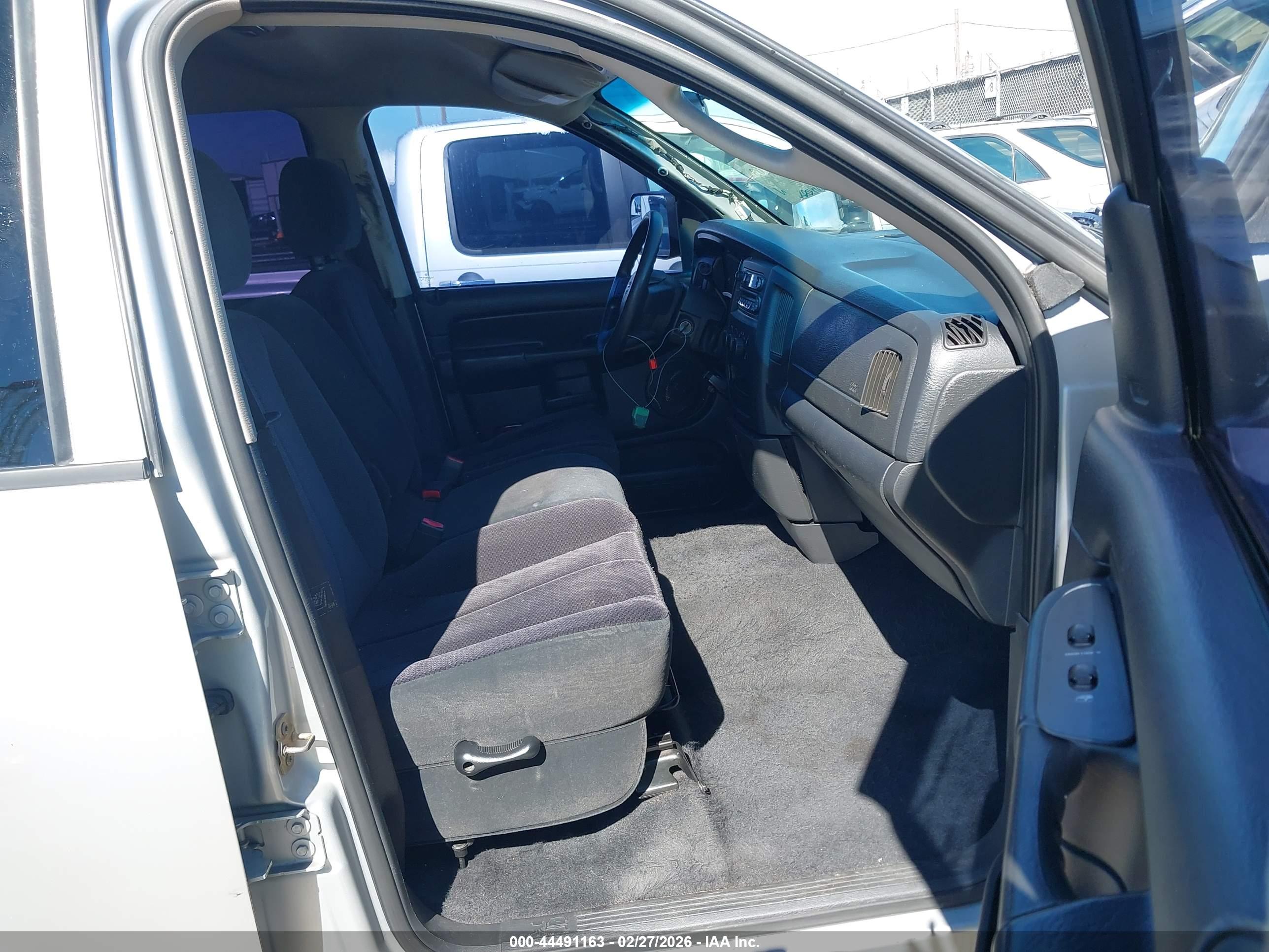 DODGE RAM image 5