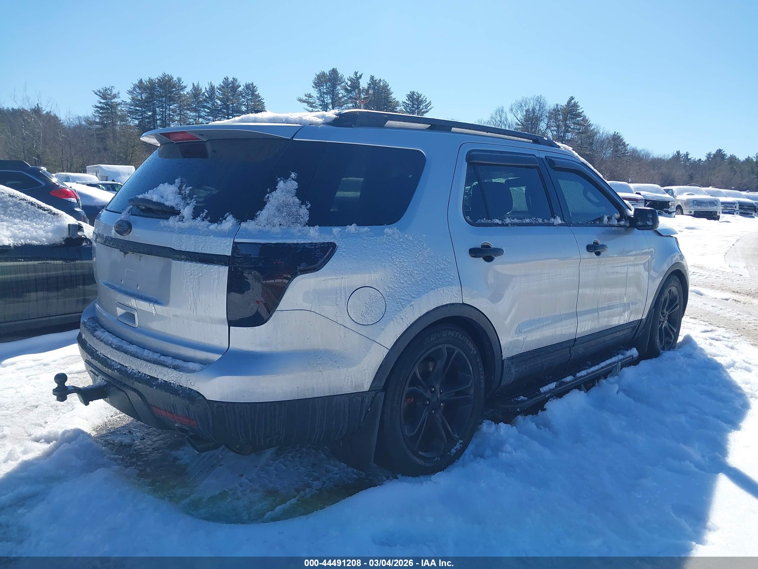 FORD EXPLORER image 4