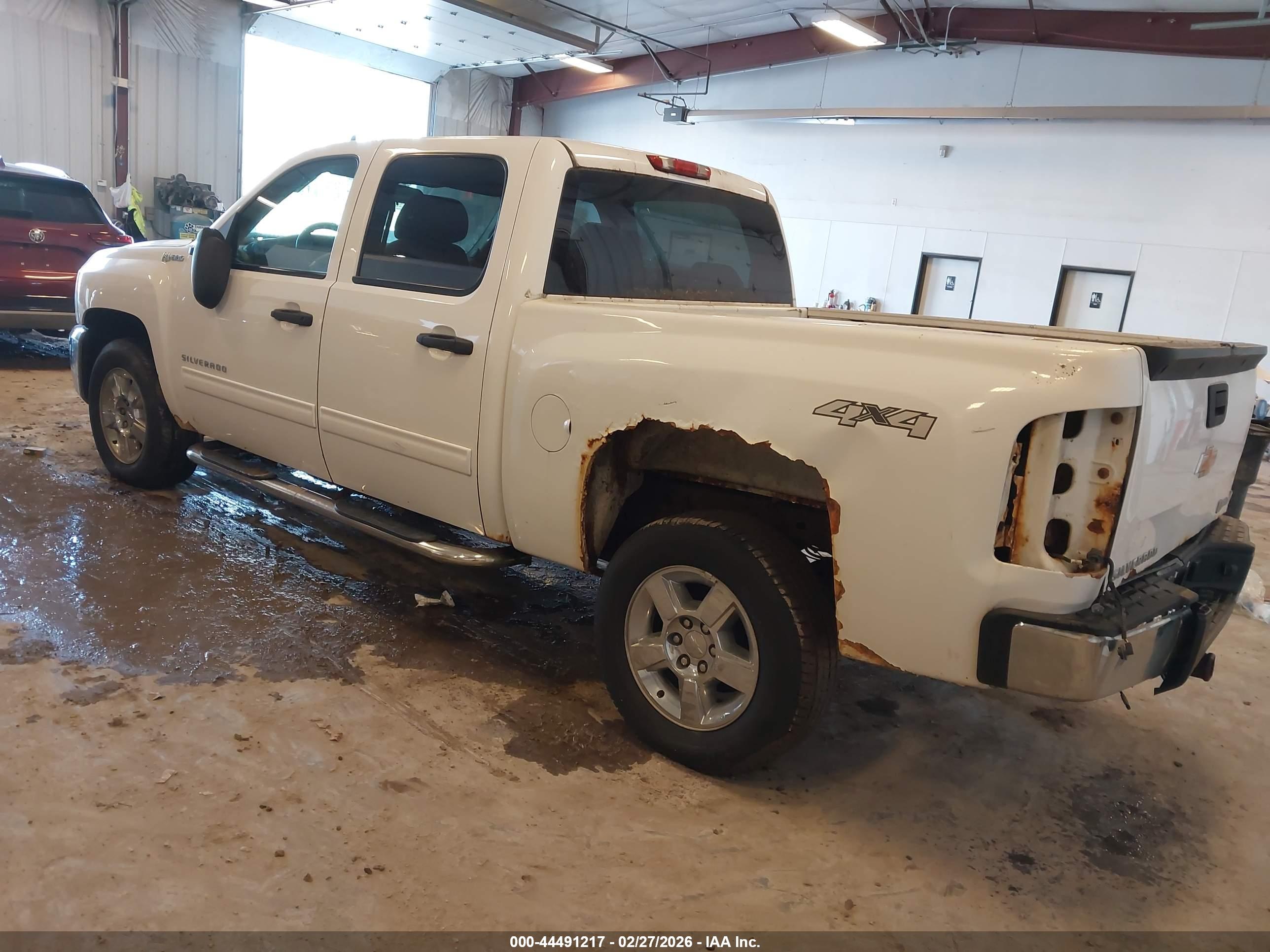 CHEVROLET SILVERADO image 3