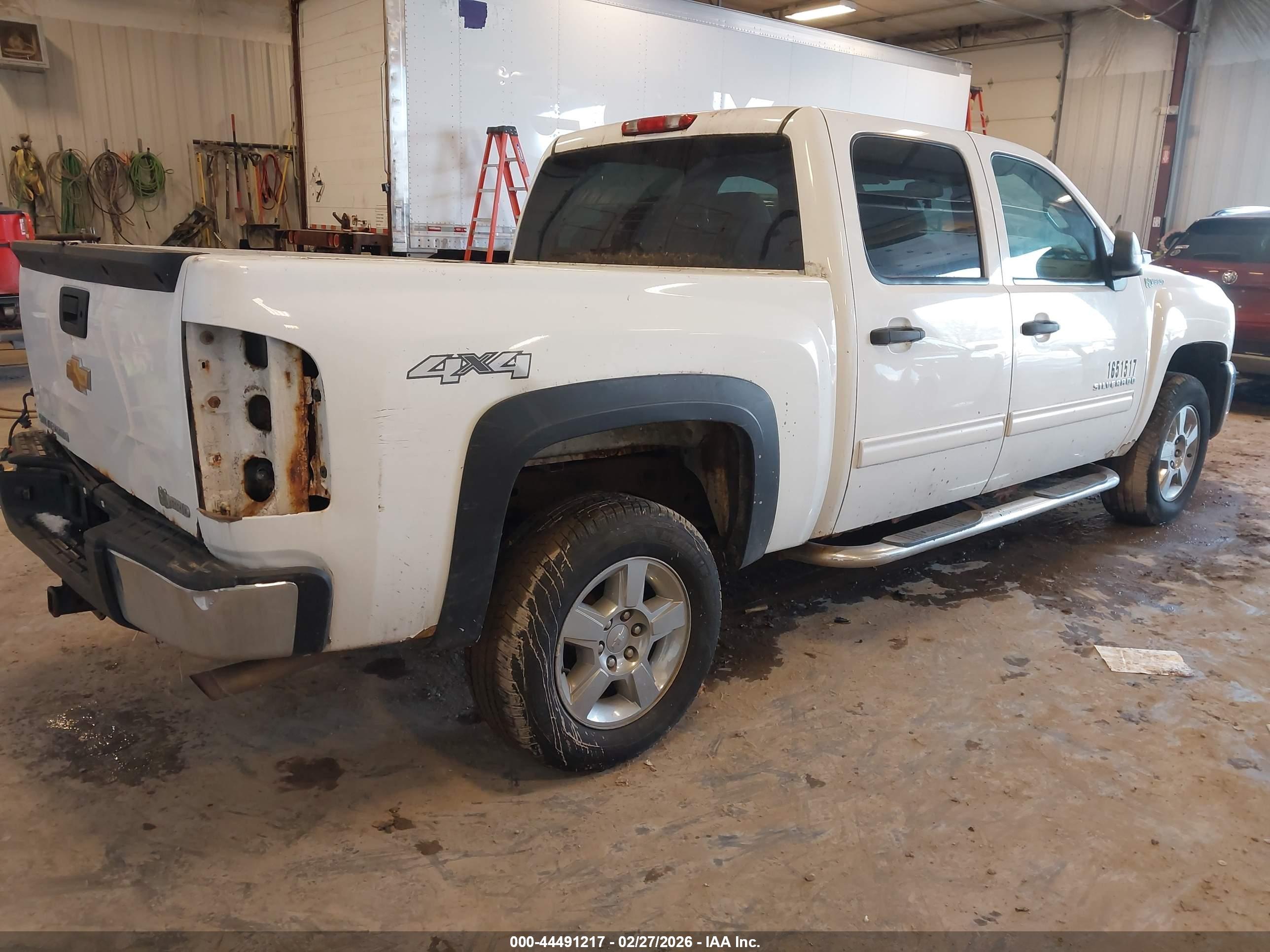 CHEVROLET SILVERADO image 4