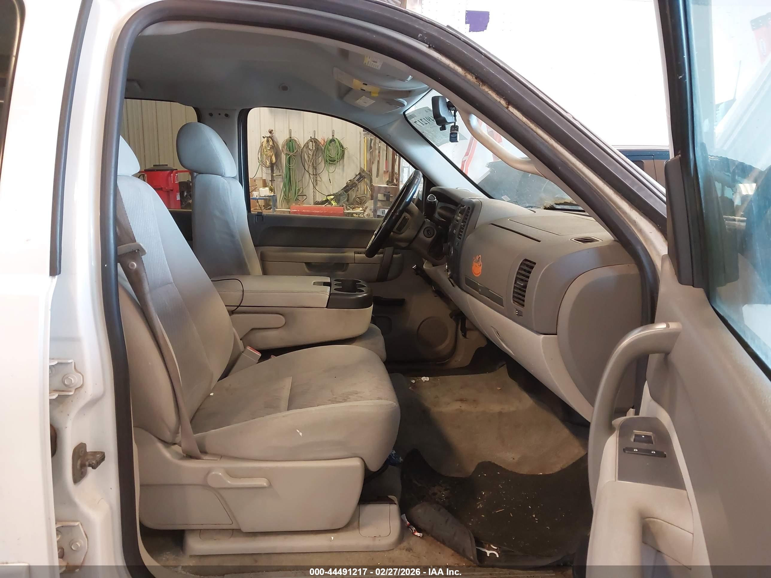 CHEVROLET SILVERADO image 5