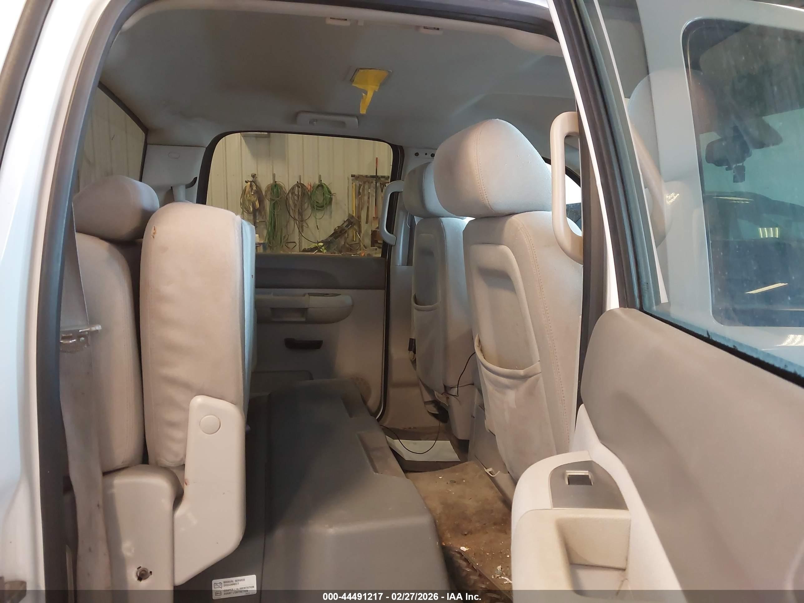 CHEVROLET SILVERADO image 8