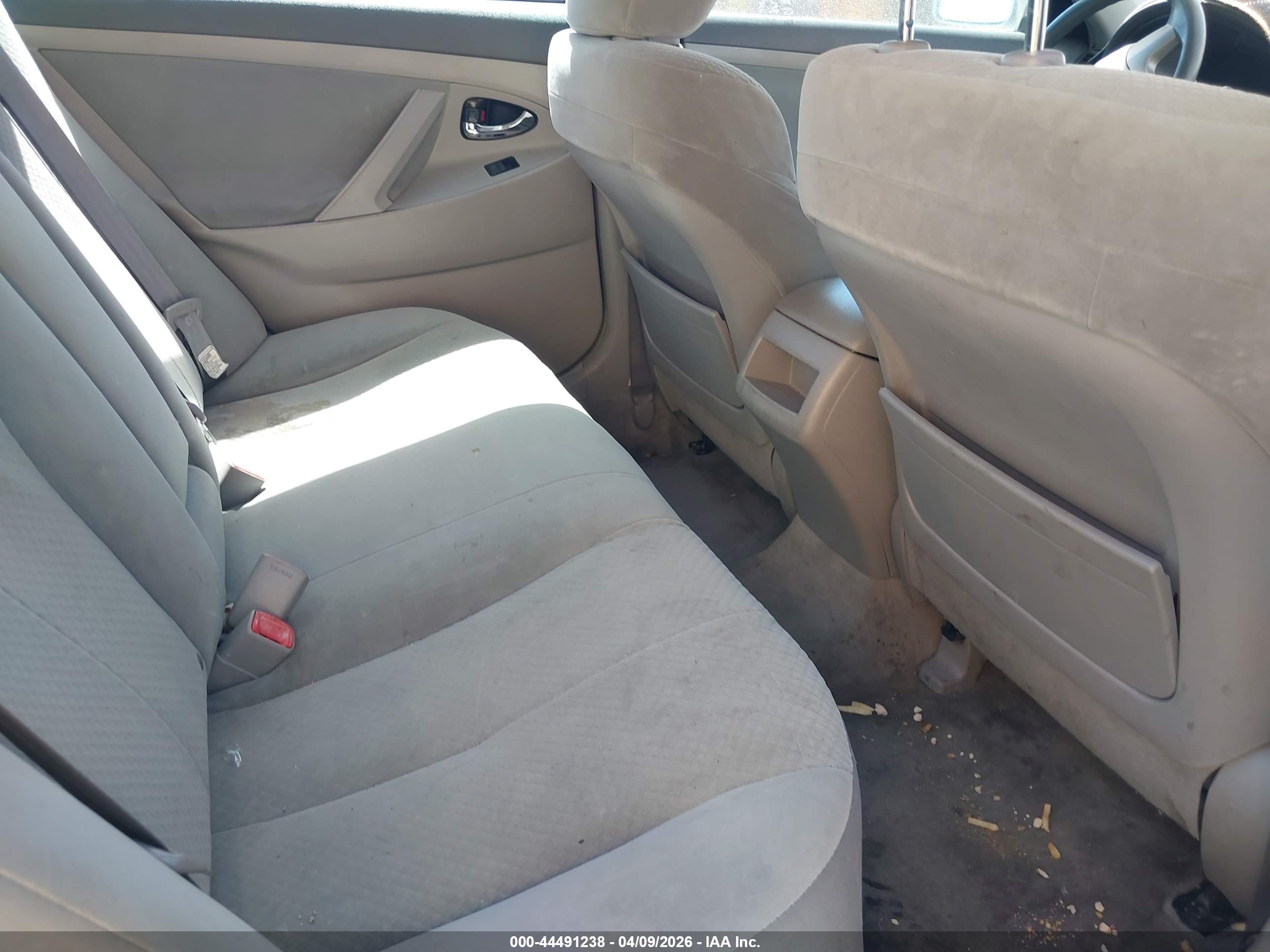 TOYOTA CAMRY image 8
