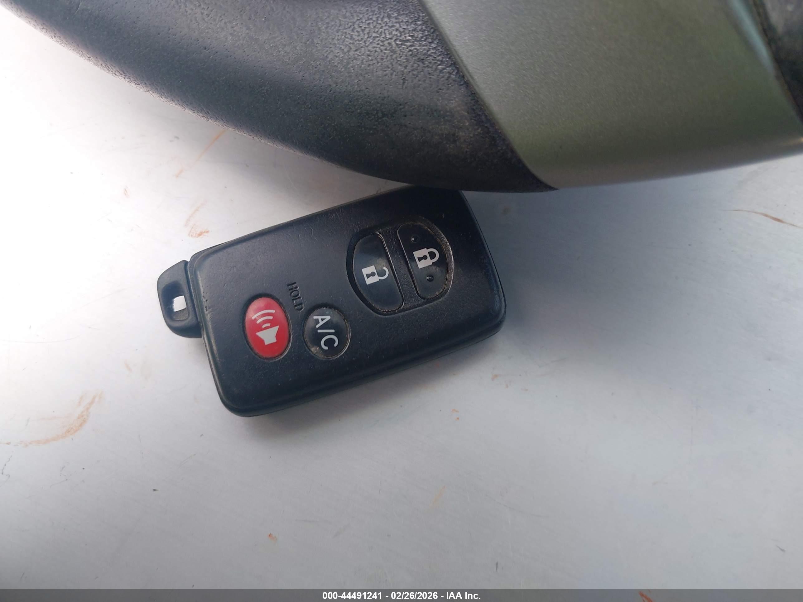 TOYOTA PRIUS image 11