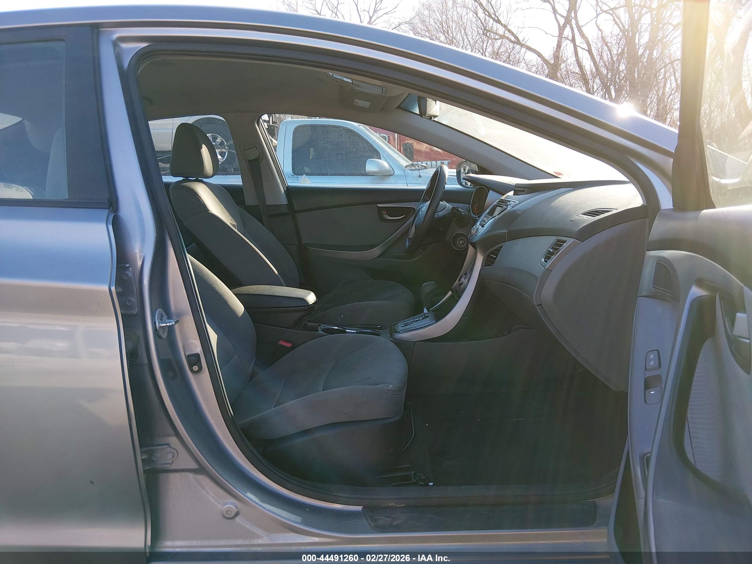 HYUNDAI ELANTRA image 5