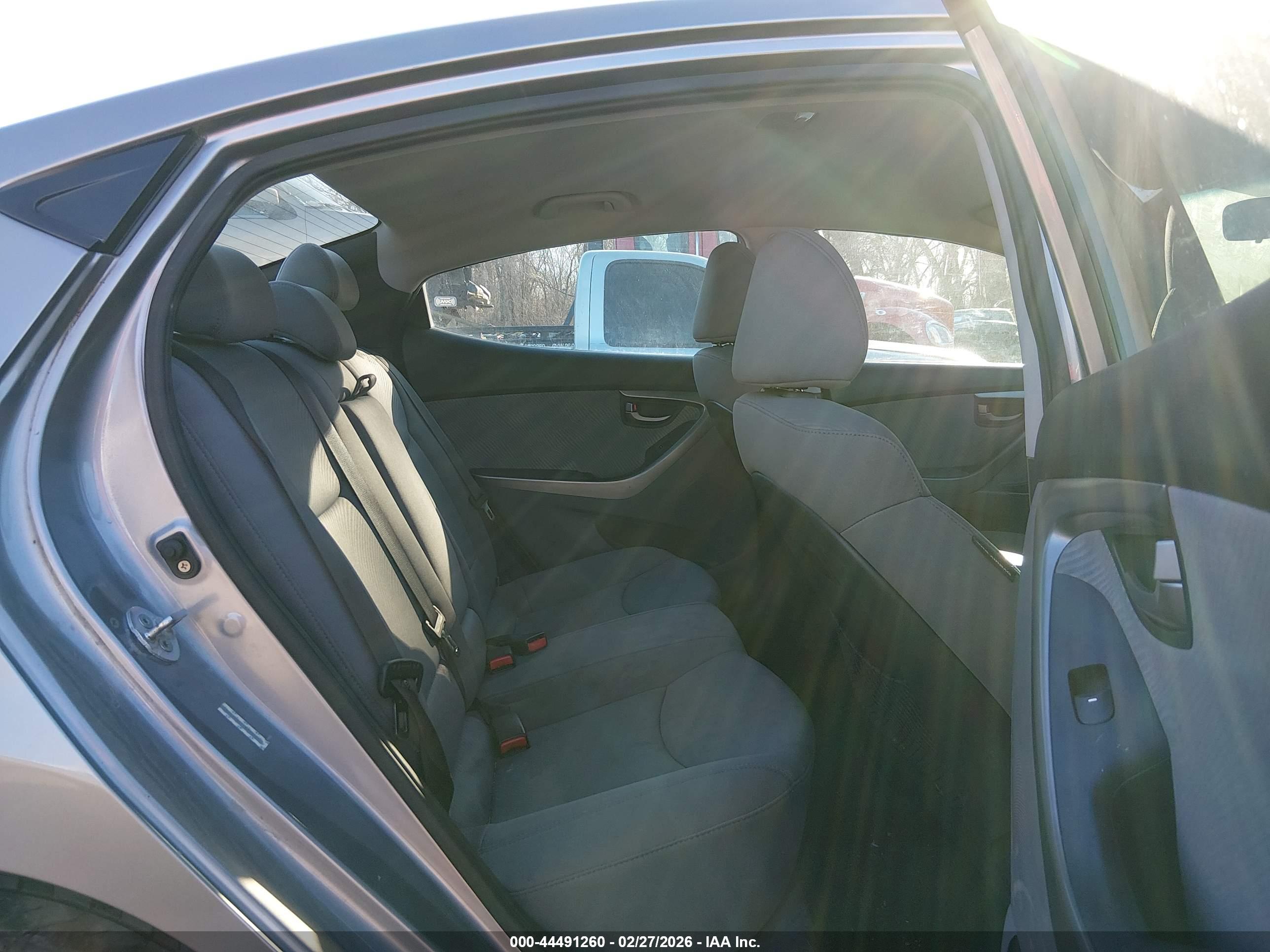 HYUNDAI ELANTRA image 8