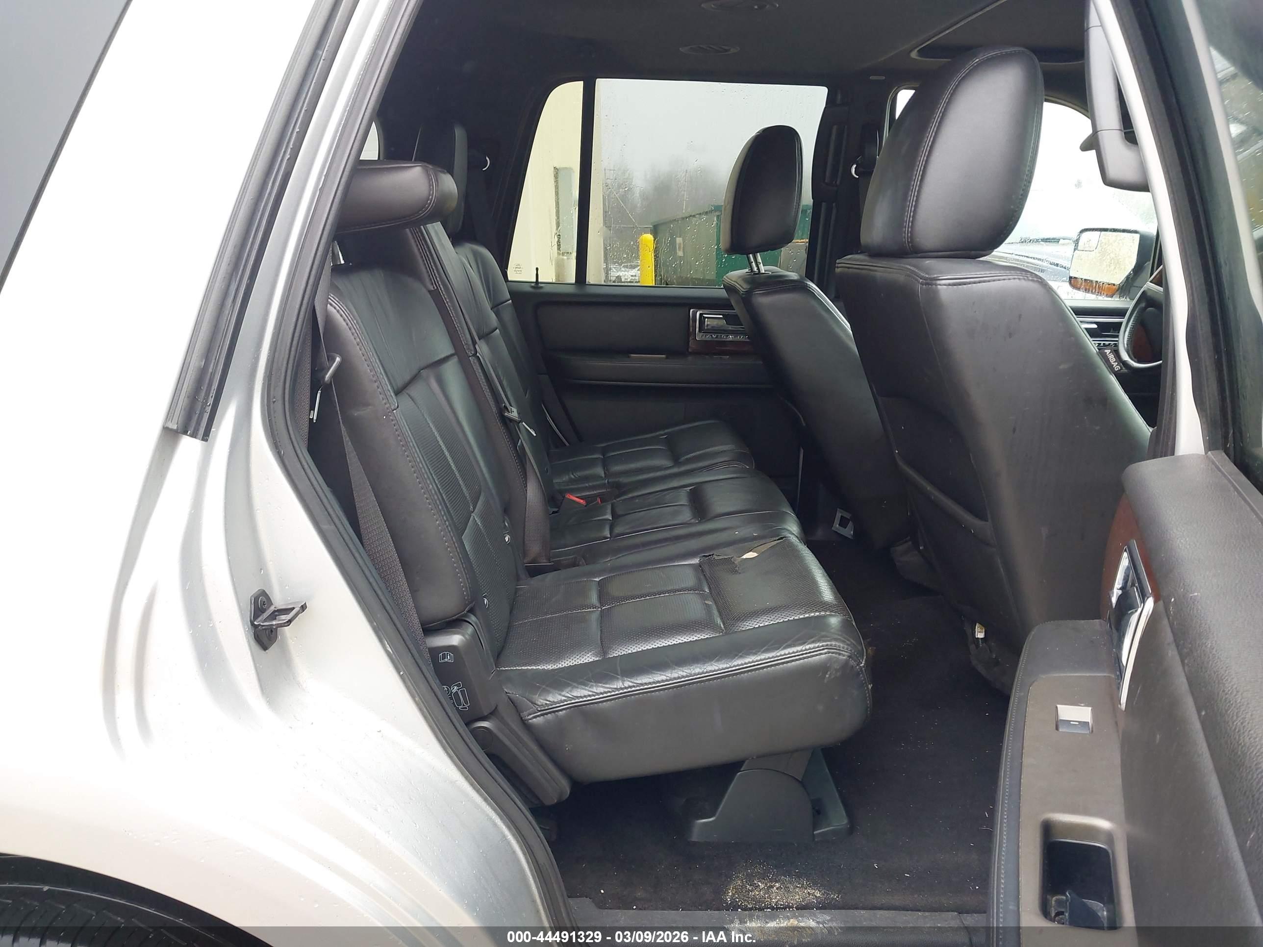 LINCOLN NAVIGATOR image 8