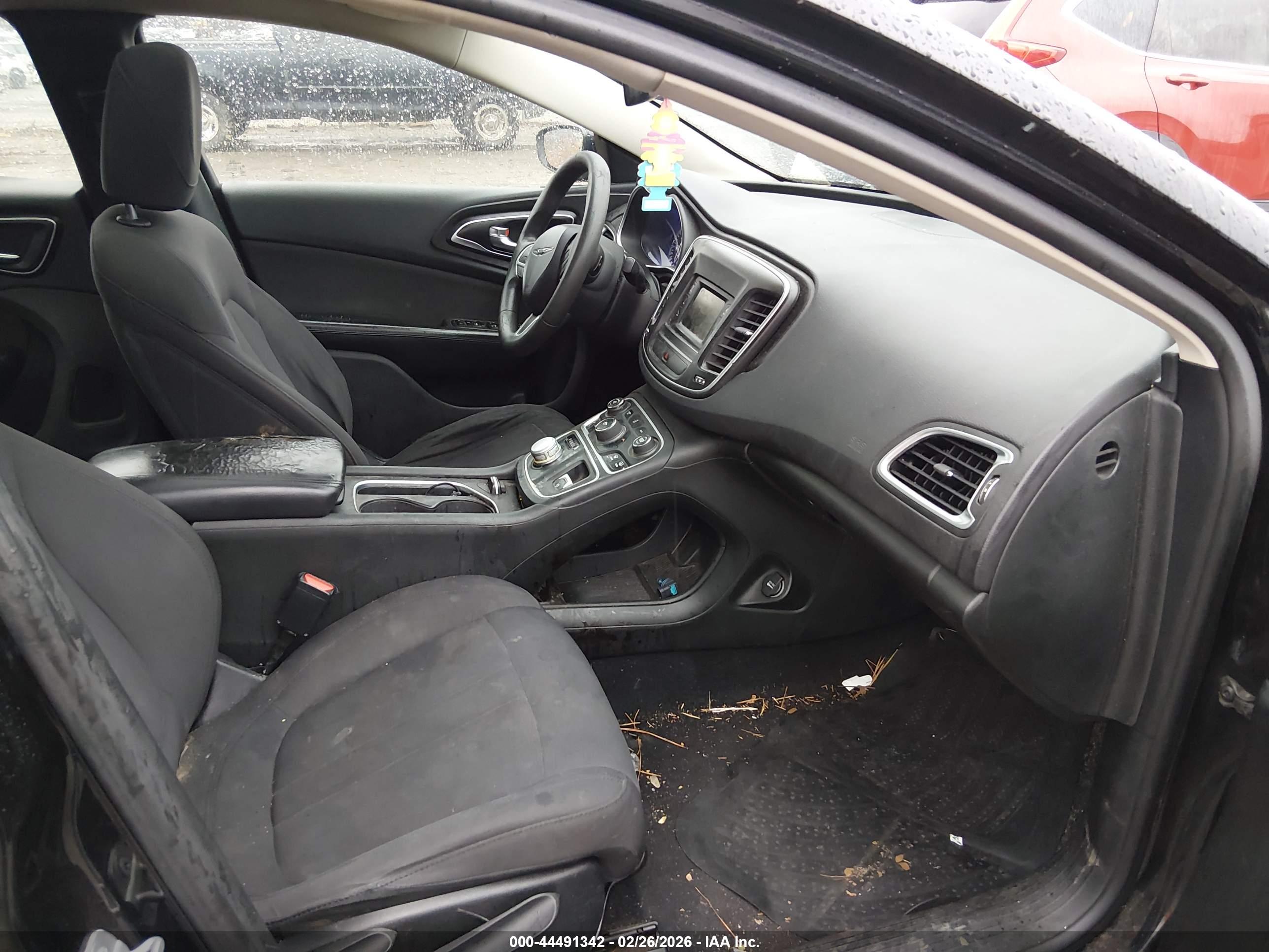 CHRYSLER 200 image 5