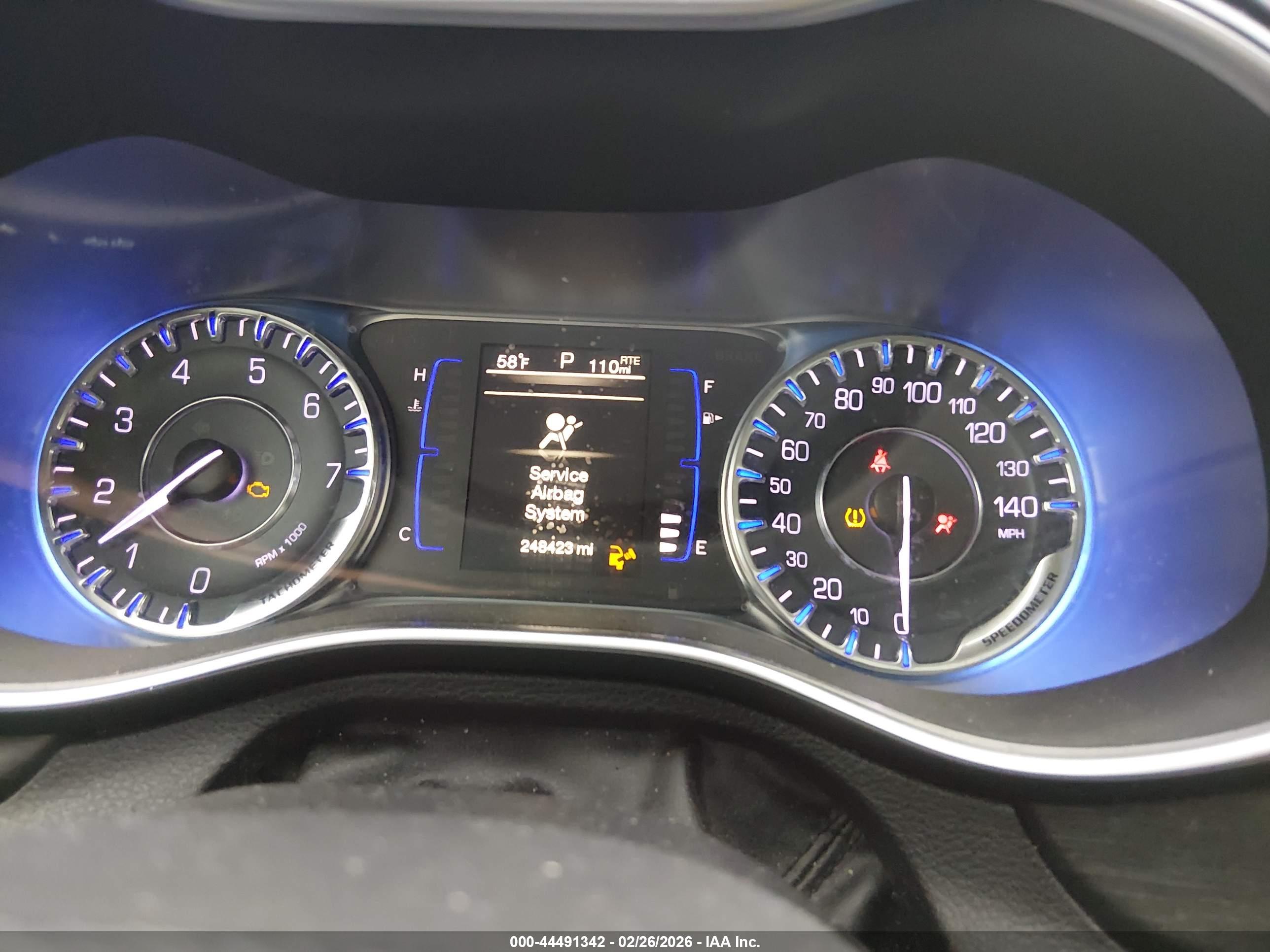 CHRYSLER 200 image 7