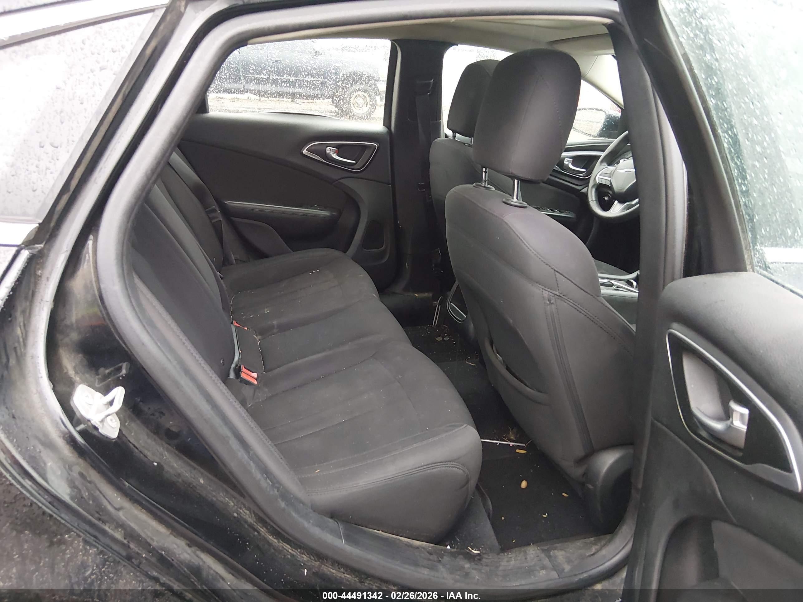 CHRYSLER 200 image 8