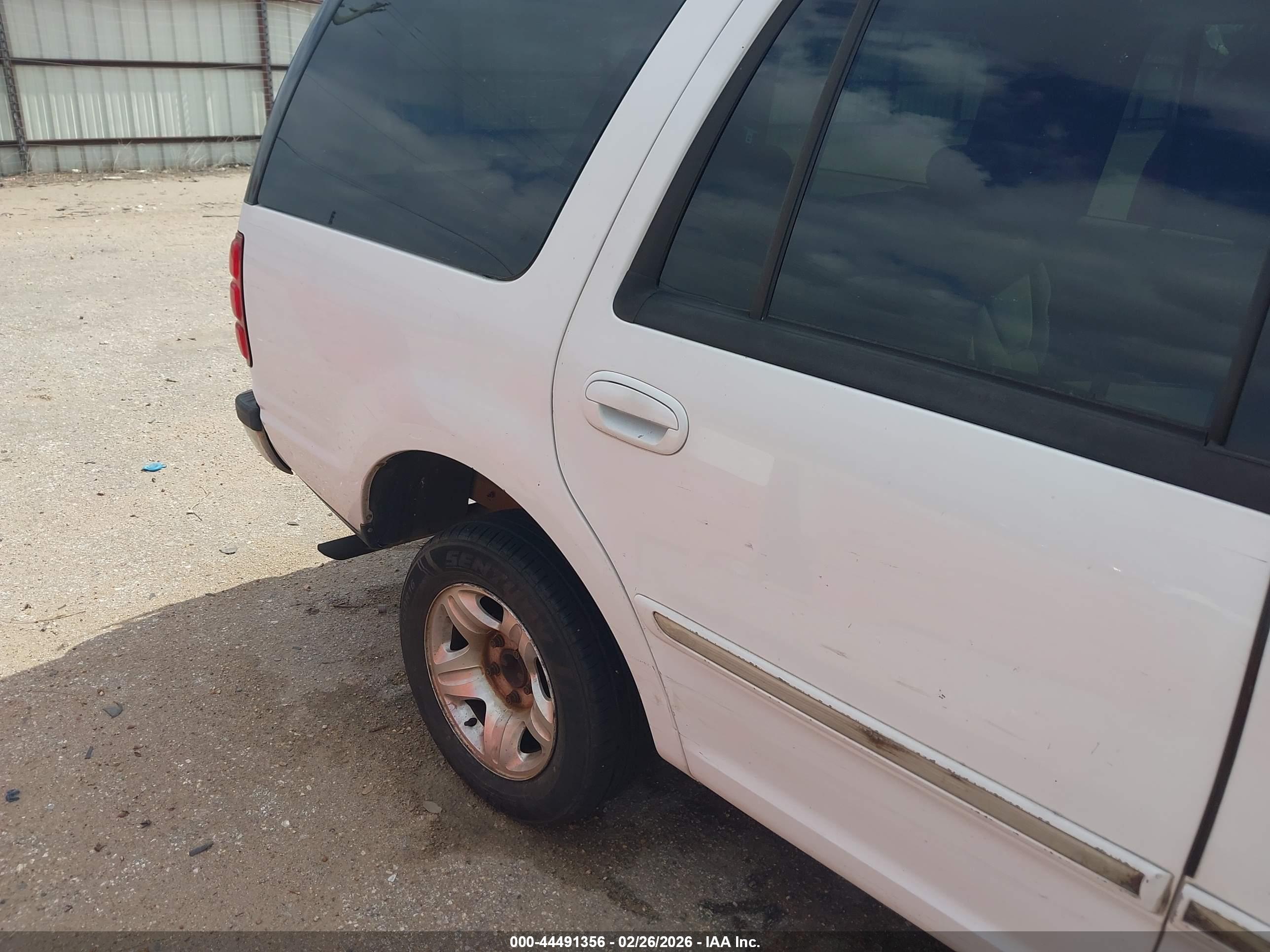FORD EXPEDITION image 6