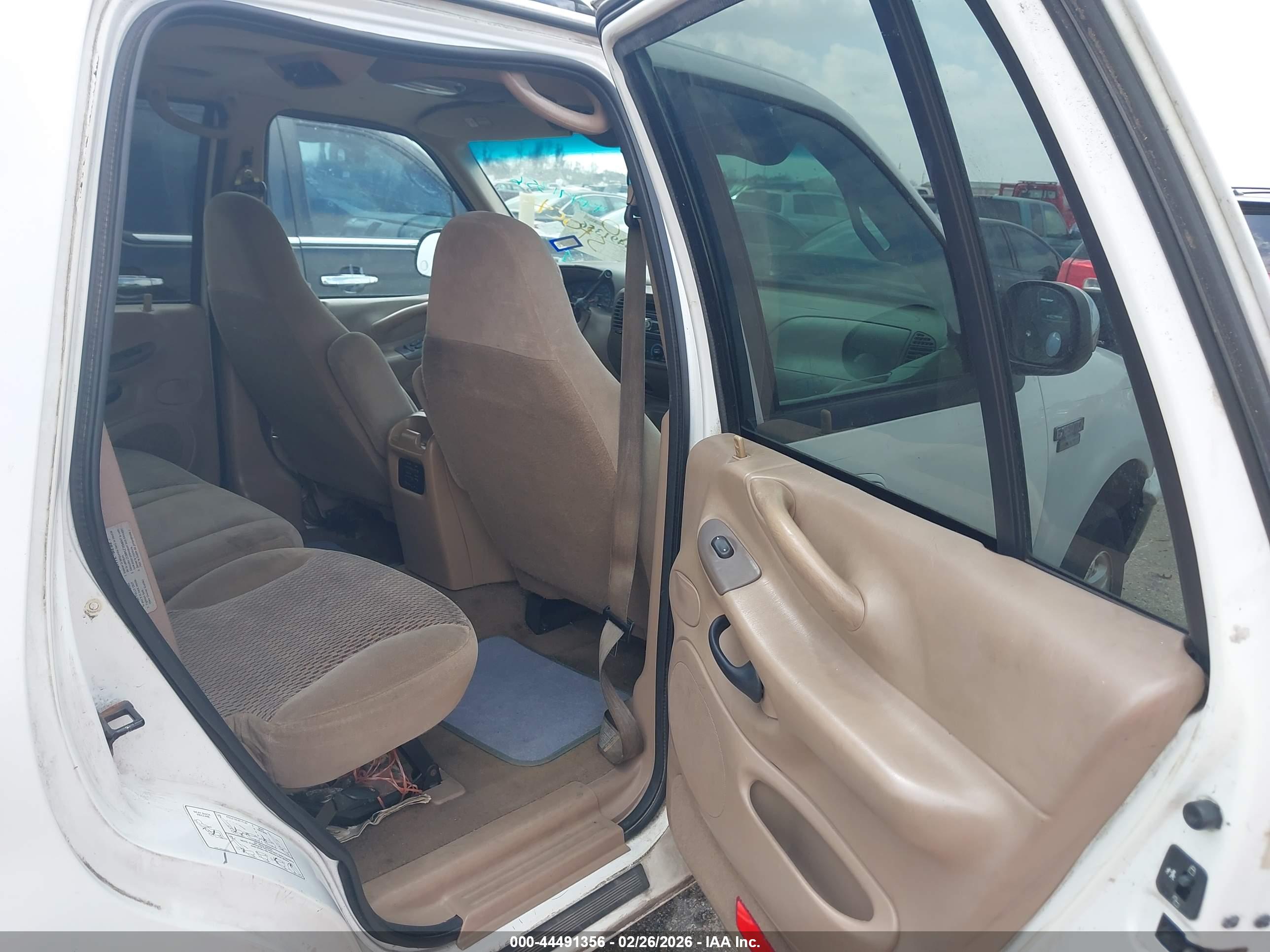 FORD EXPEDITION image 8