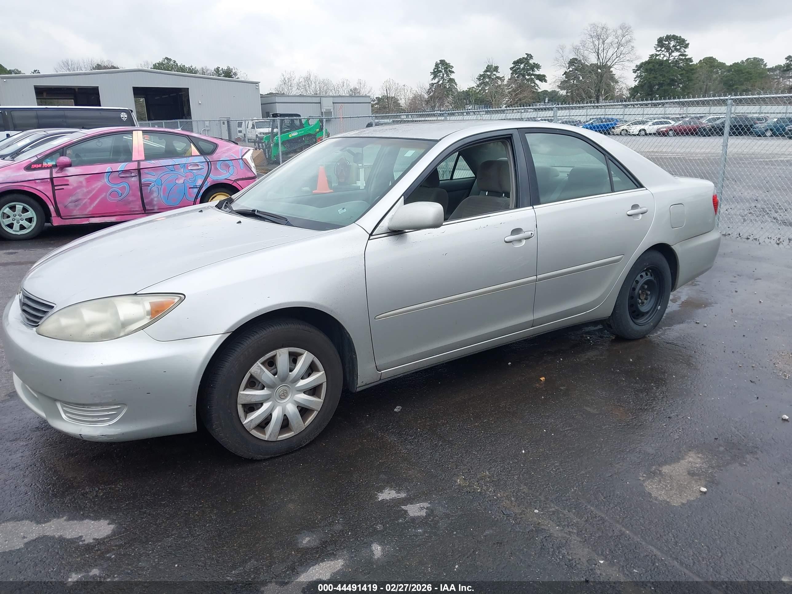 TOYOTA CAMRY image 2