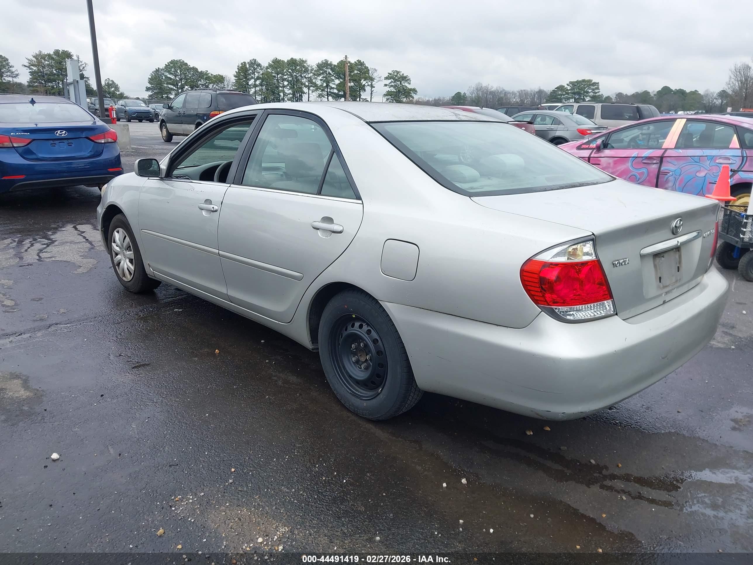 TOYOTA CAMRY image 3