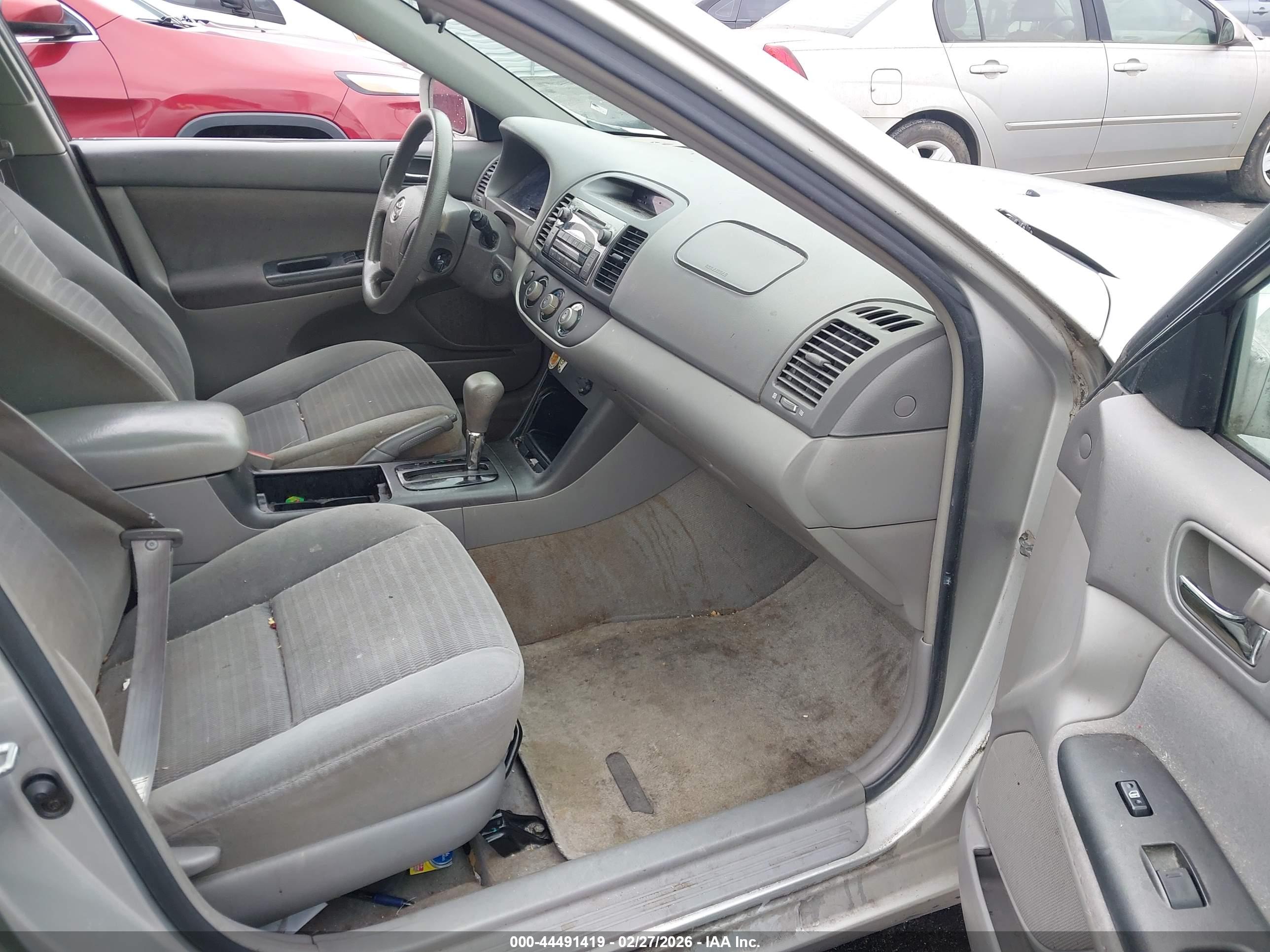 TOYOTA CAMRY image 5
