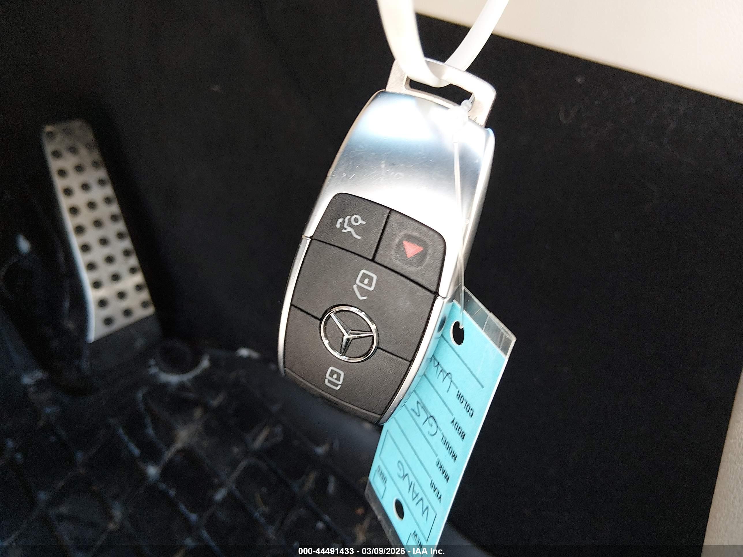 MERCEDES-BENZ GLS image 11