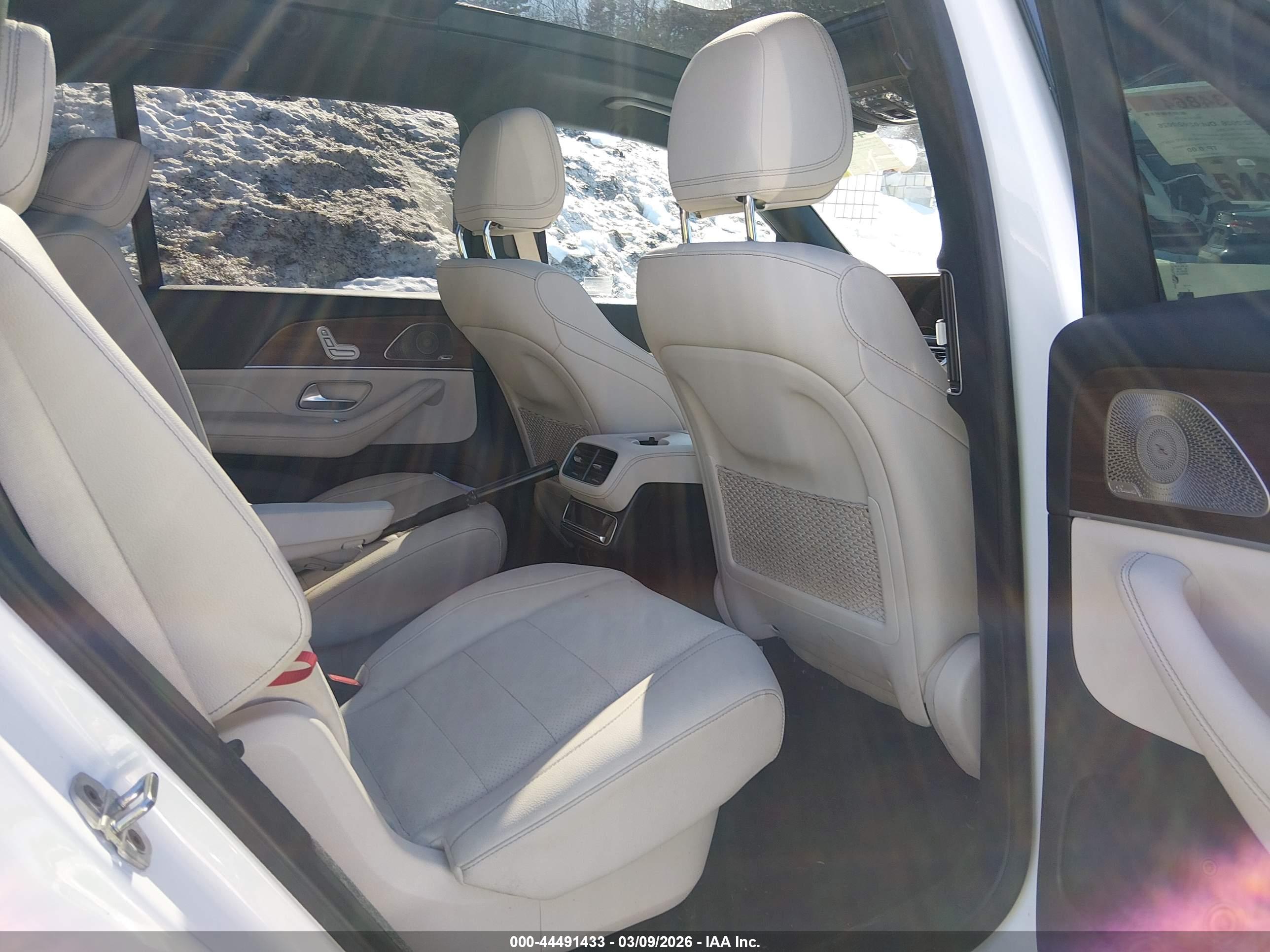 MERCEDES-BENZ GLS image 8