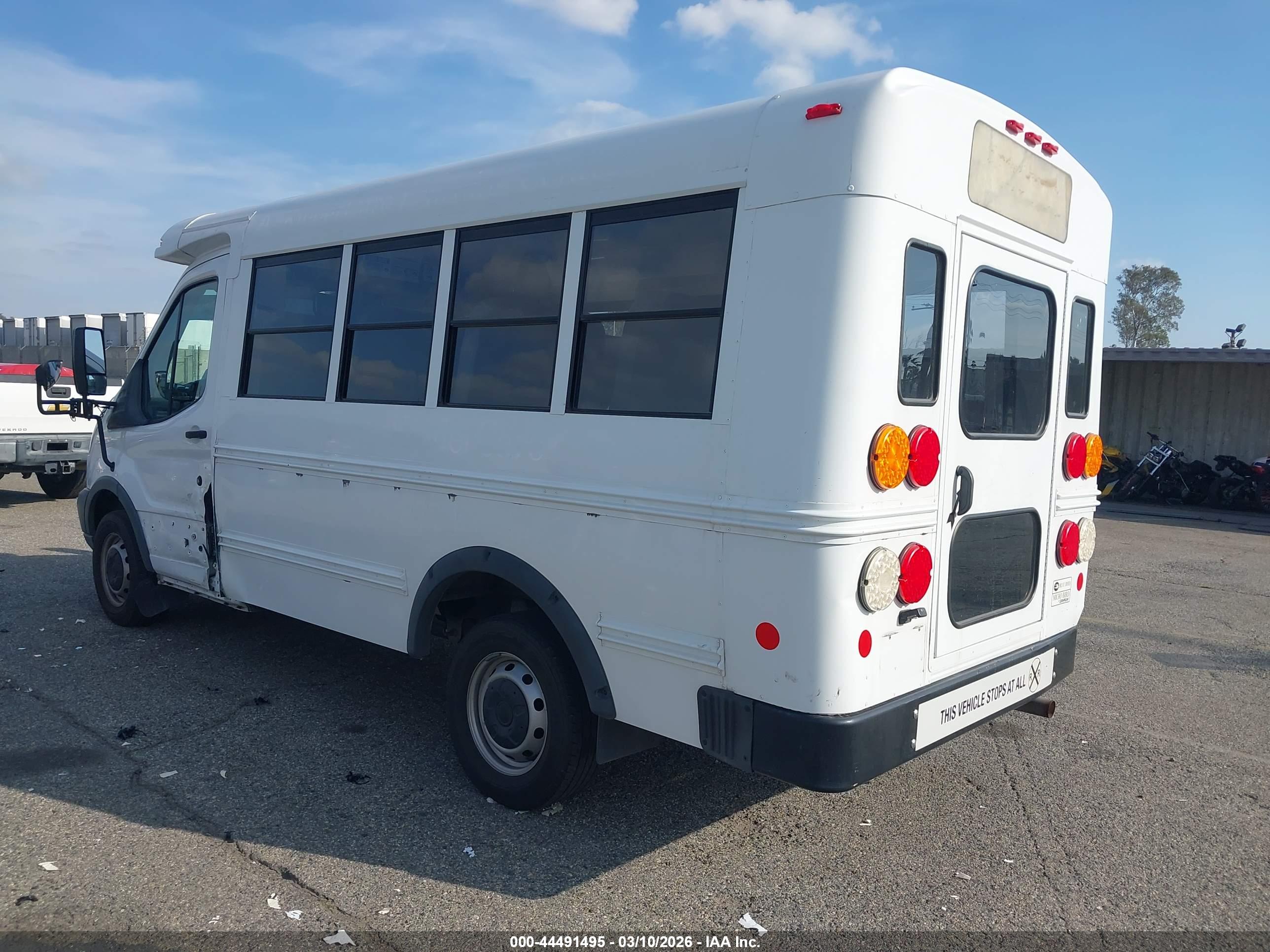 FORD TRANSIT-250 image 3