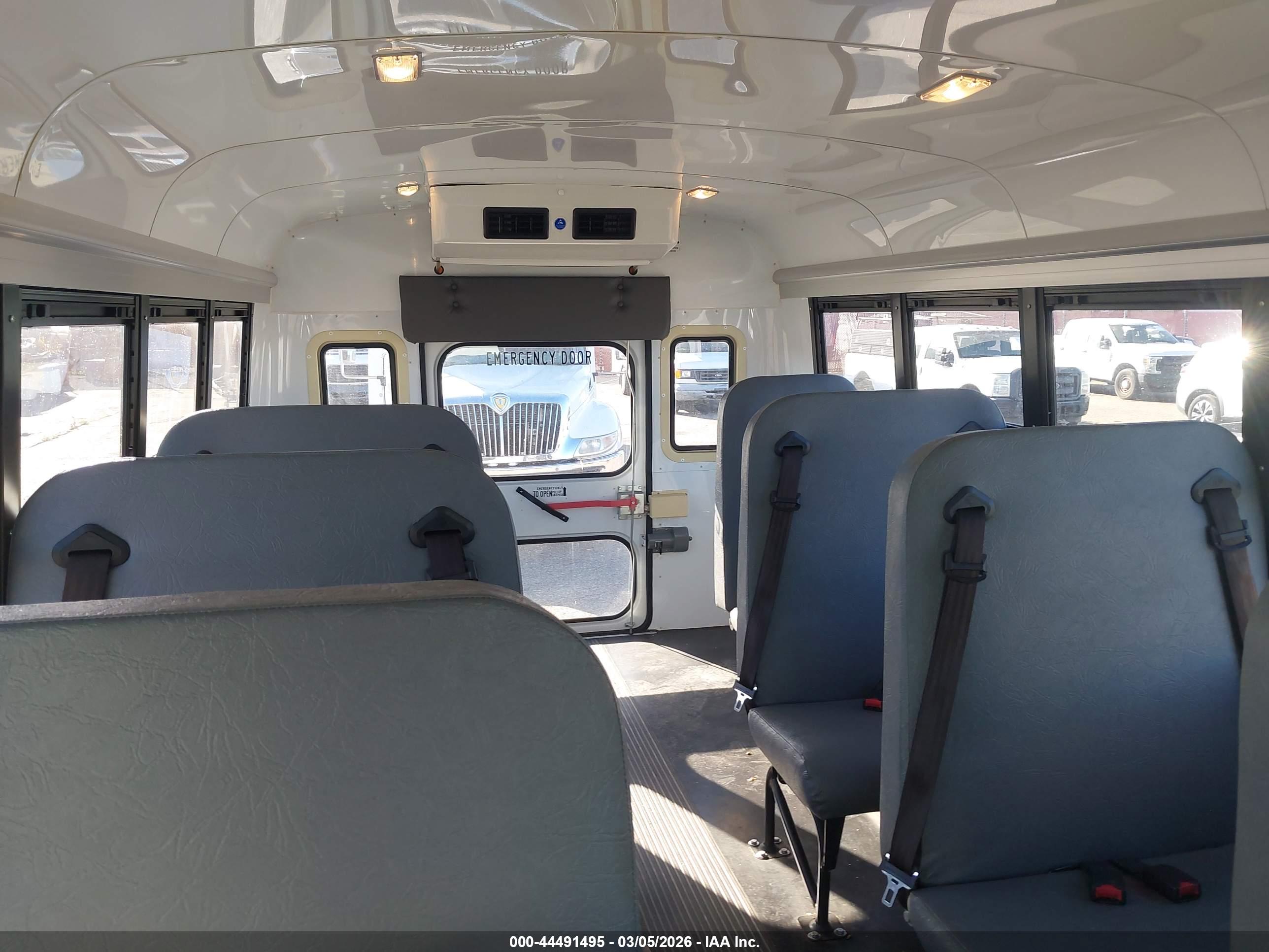 FORD TRANSIT-250 image 7