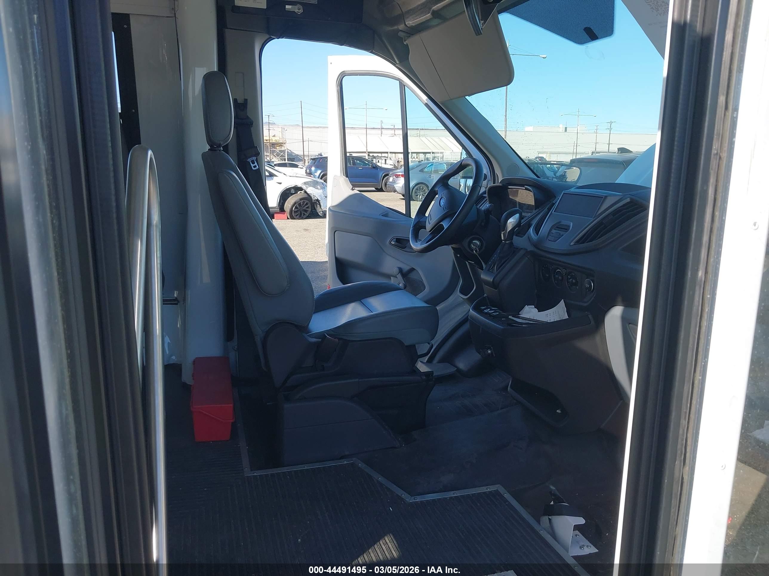 FORD TRANSIT-250 image 8