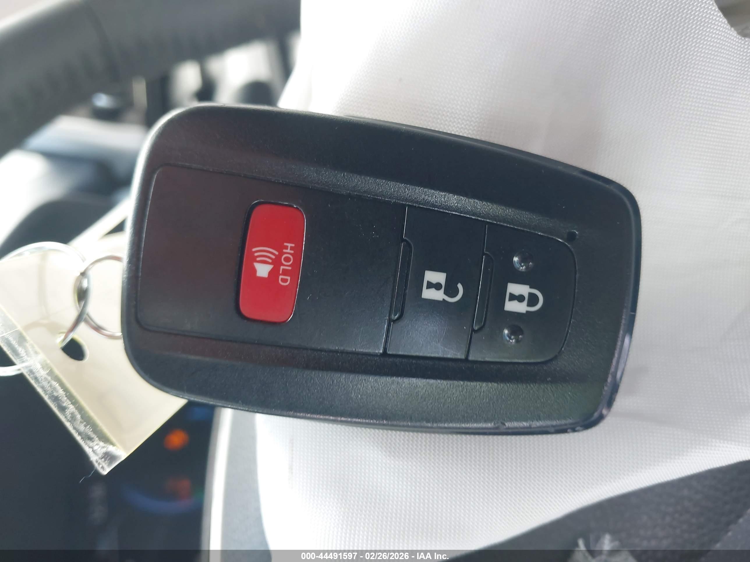 TOYOTA RAV4 image 11